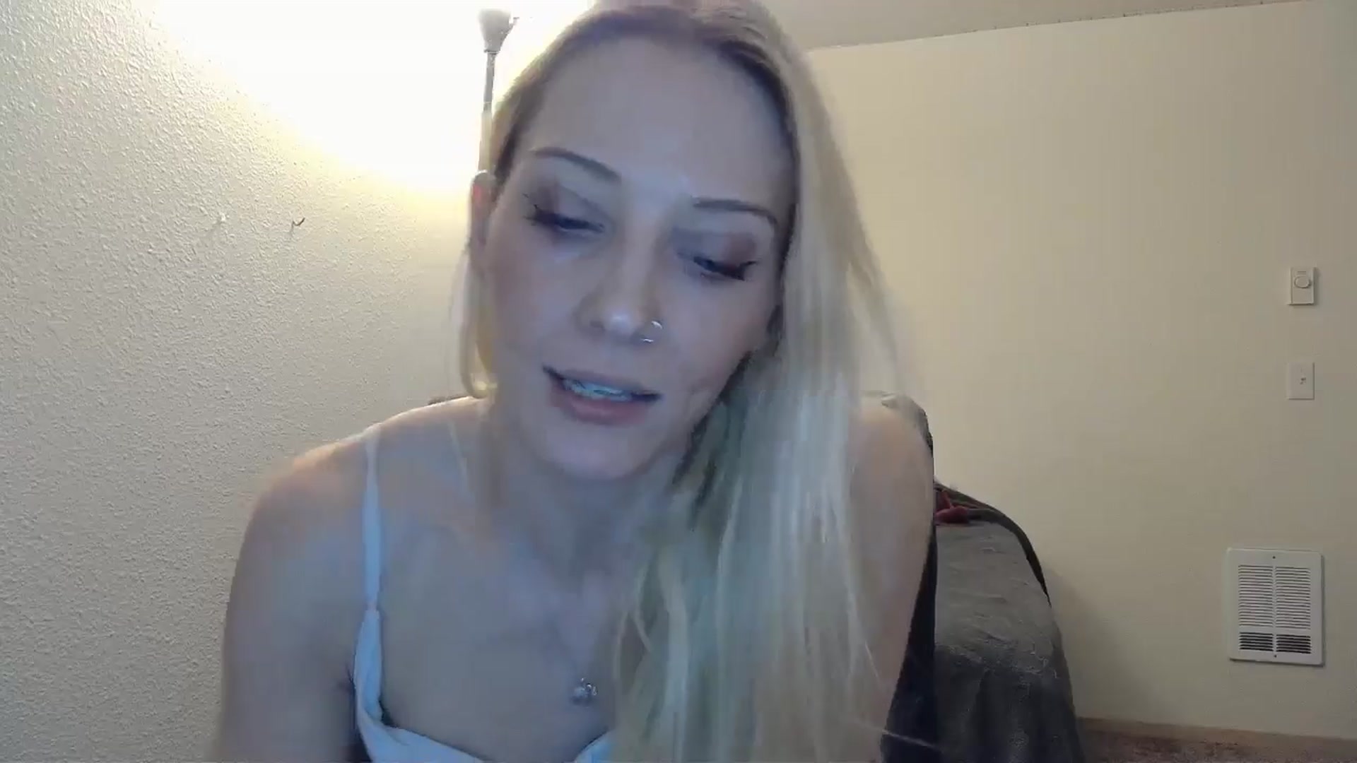 Gallery image thumbnail from Leeleigh1's myfreecams stream on, 01/27/2025, 02:18 image 19 of 20
