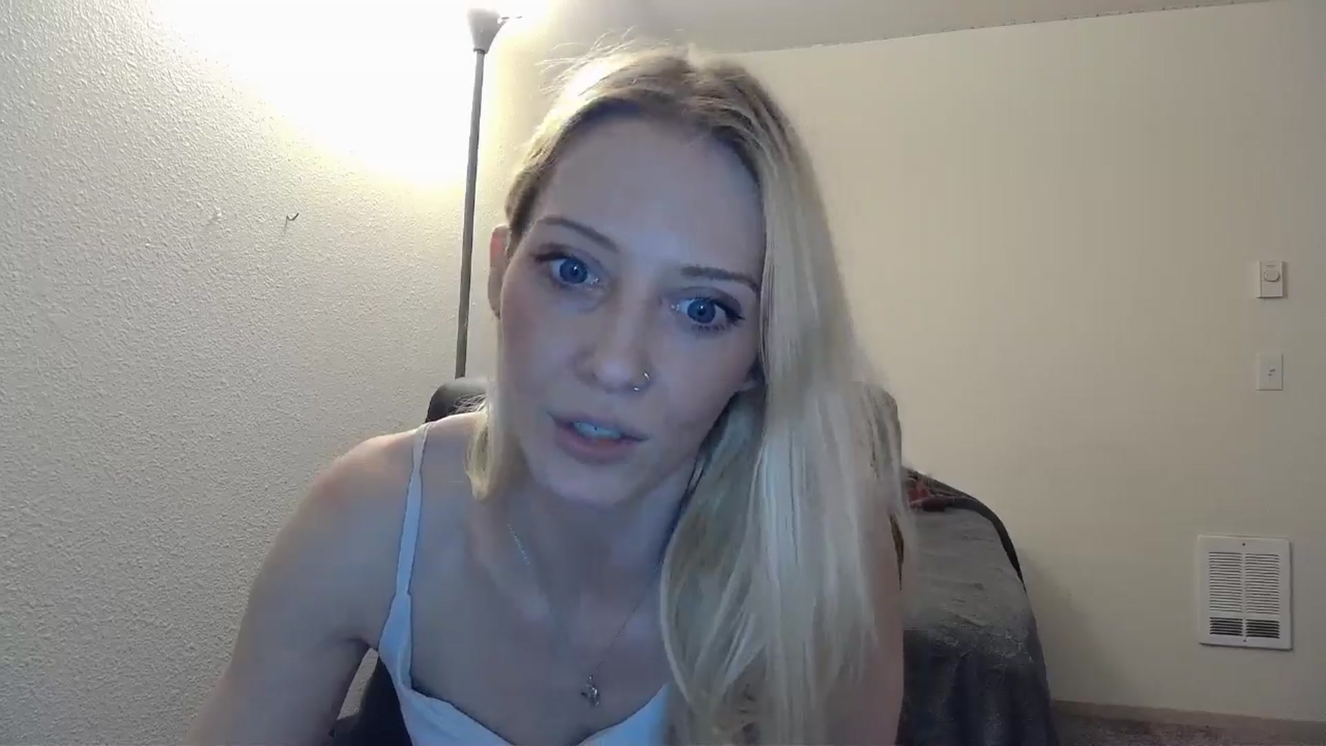 Gallery image thumbnail from Leeleigh1's myfreecams stream on, 01/27/2025, 02:18 image 10 of 20