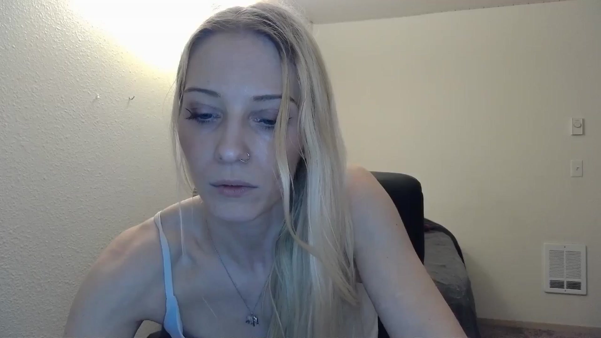 Gallery image thumbnail from Leeleigh1's myfreecams stream on, 01/27/2025, 02:18 image 18 of 20
