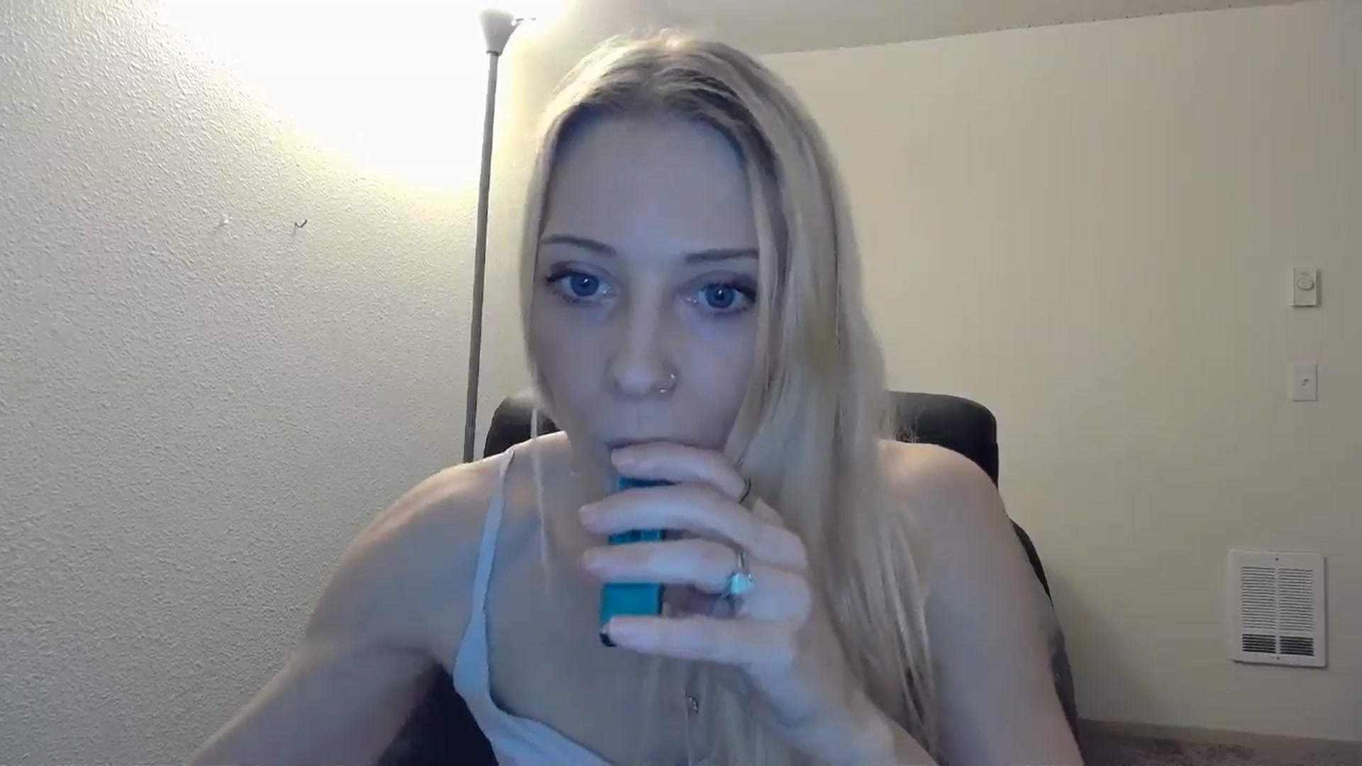 Gallery image thumbnail from Leeleigh1's myfreecams stream on, 01/27/2025, 02:18 image 17 of 20