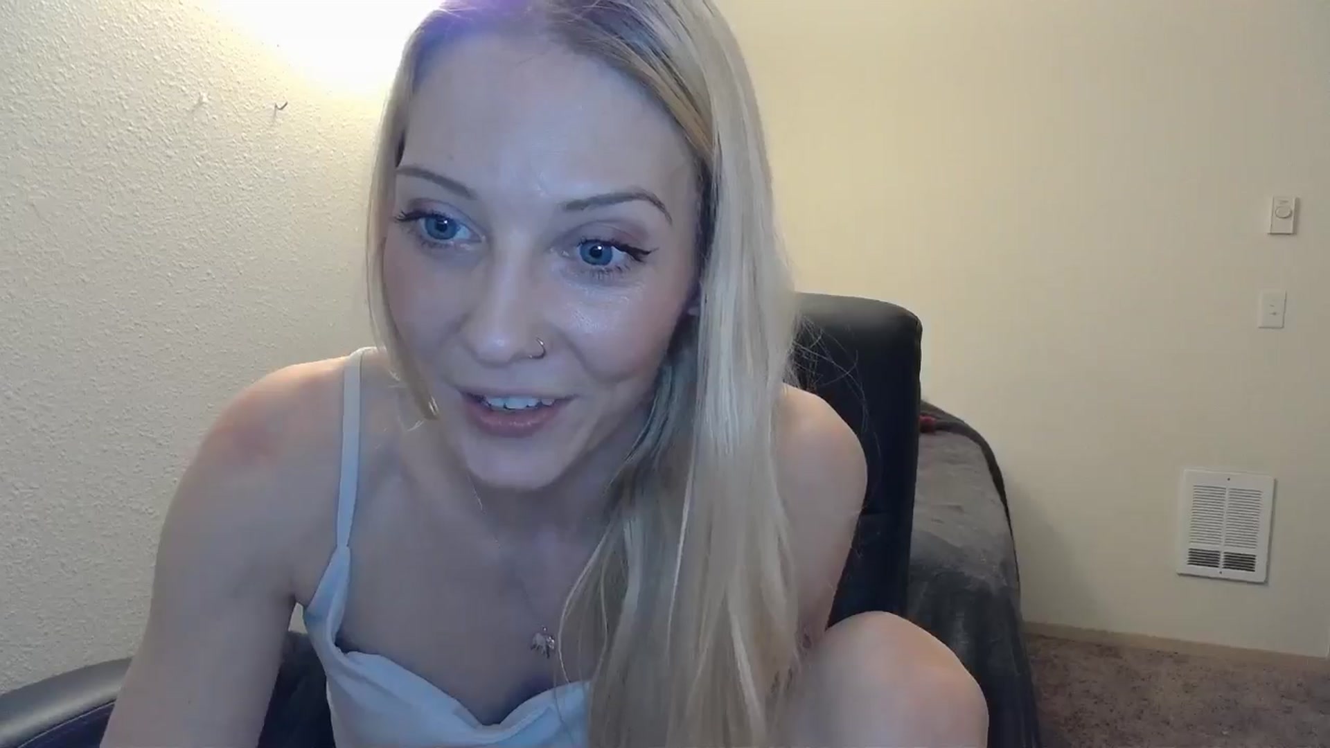 Gallery image thumbnail from Leeleigh1's myfreecams stream on, 01/27/2025, 02:18 image 2 of 20