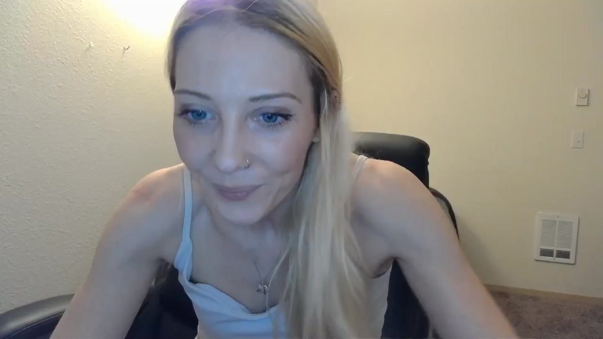 Gallery image thumbnail from Leeleigh1's myfreecams stream on, 01/27/2025, 02:18 image 5 of 20