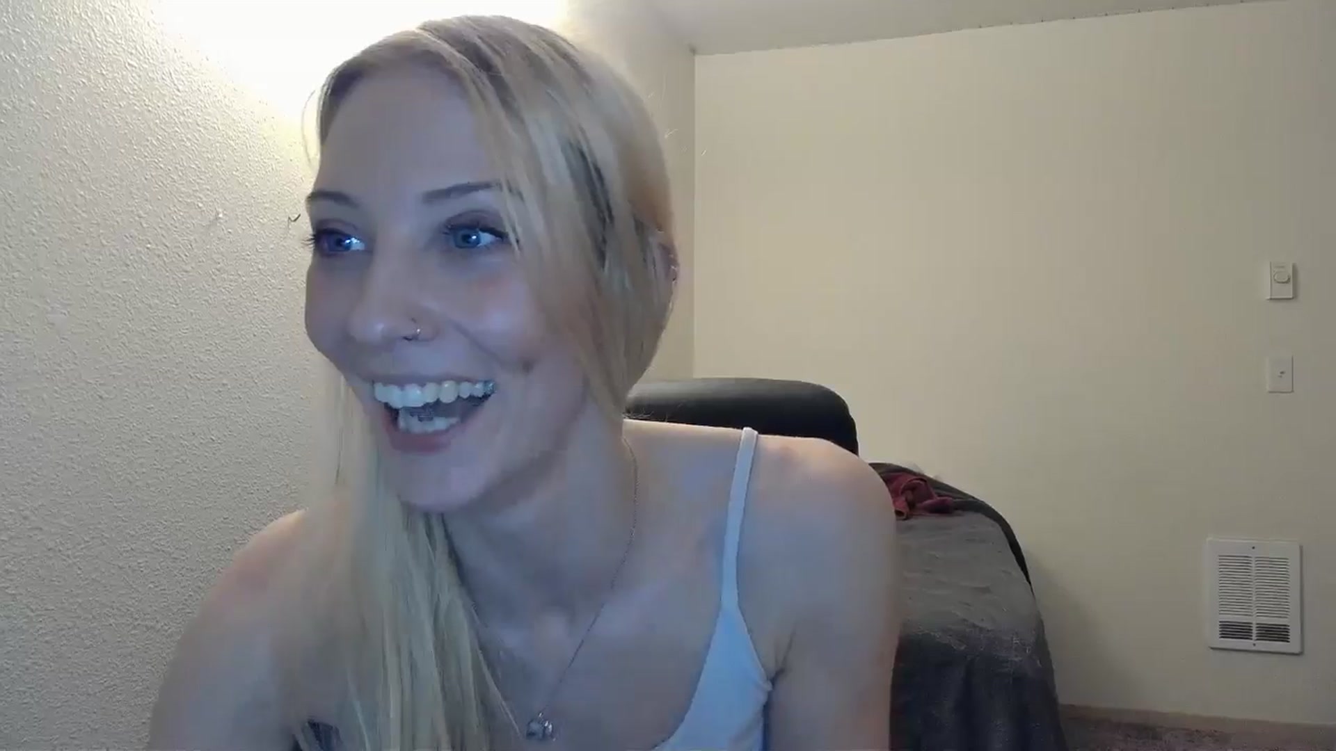 Gallery image thumbnail from Leeleigh1's myfreecams stream on, 01/27/2025, 02:18 image 13 of 20