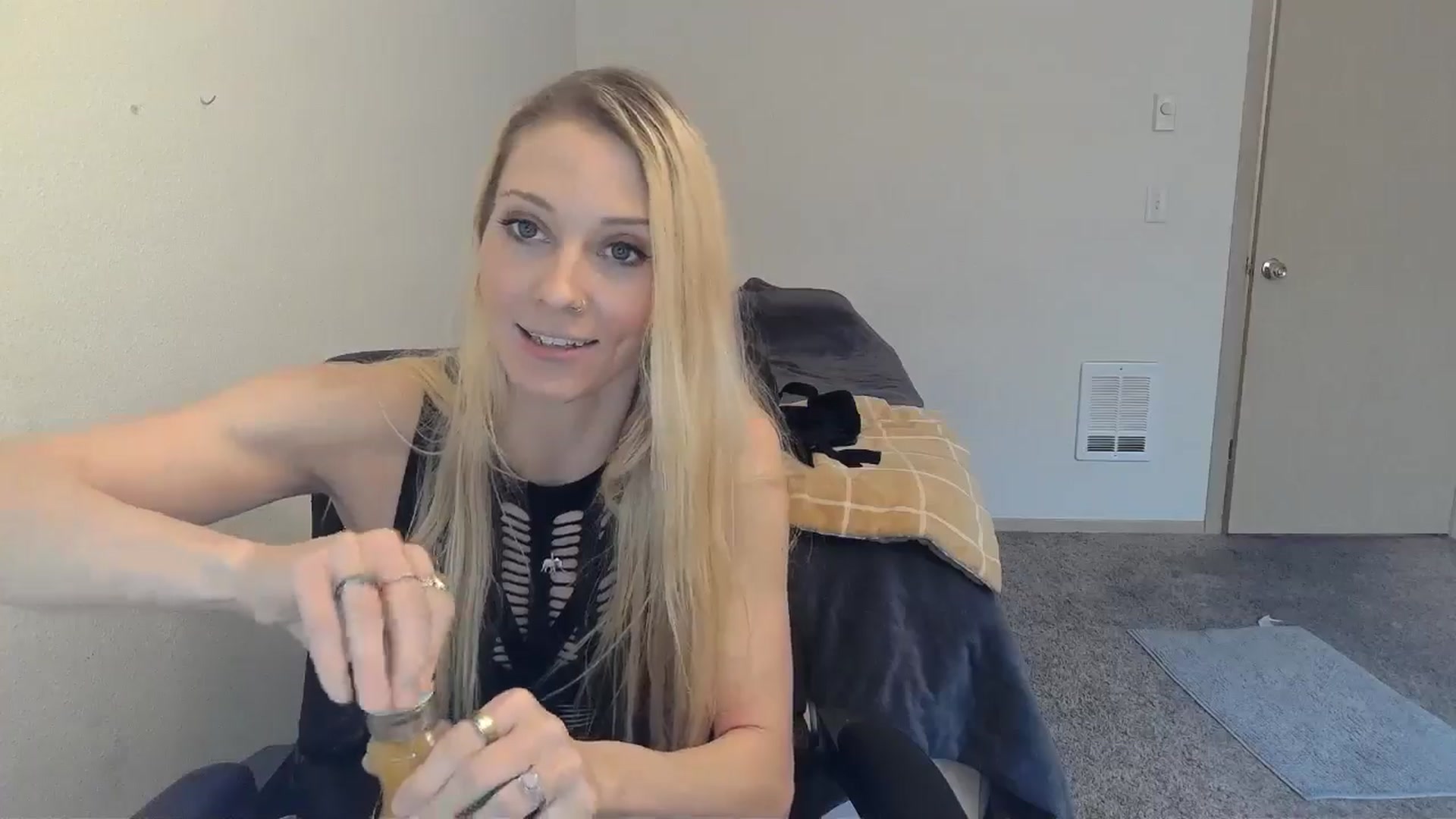 Gallery image thumbnail from Leeleigh1's myfreecams stream on, 02/23/2025, 23:32 image 3 of 20