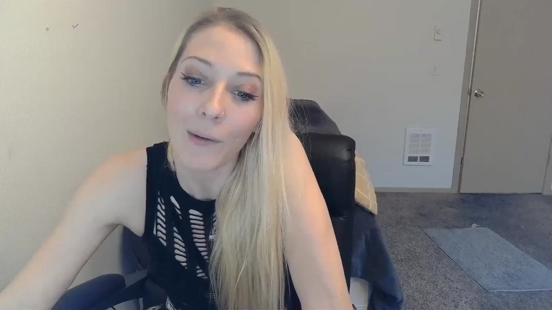 Gallery image thumbnail from Leeleigh1's myfreecams stream on, 02/23/2025, 23:32 image 20 of 20