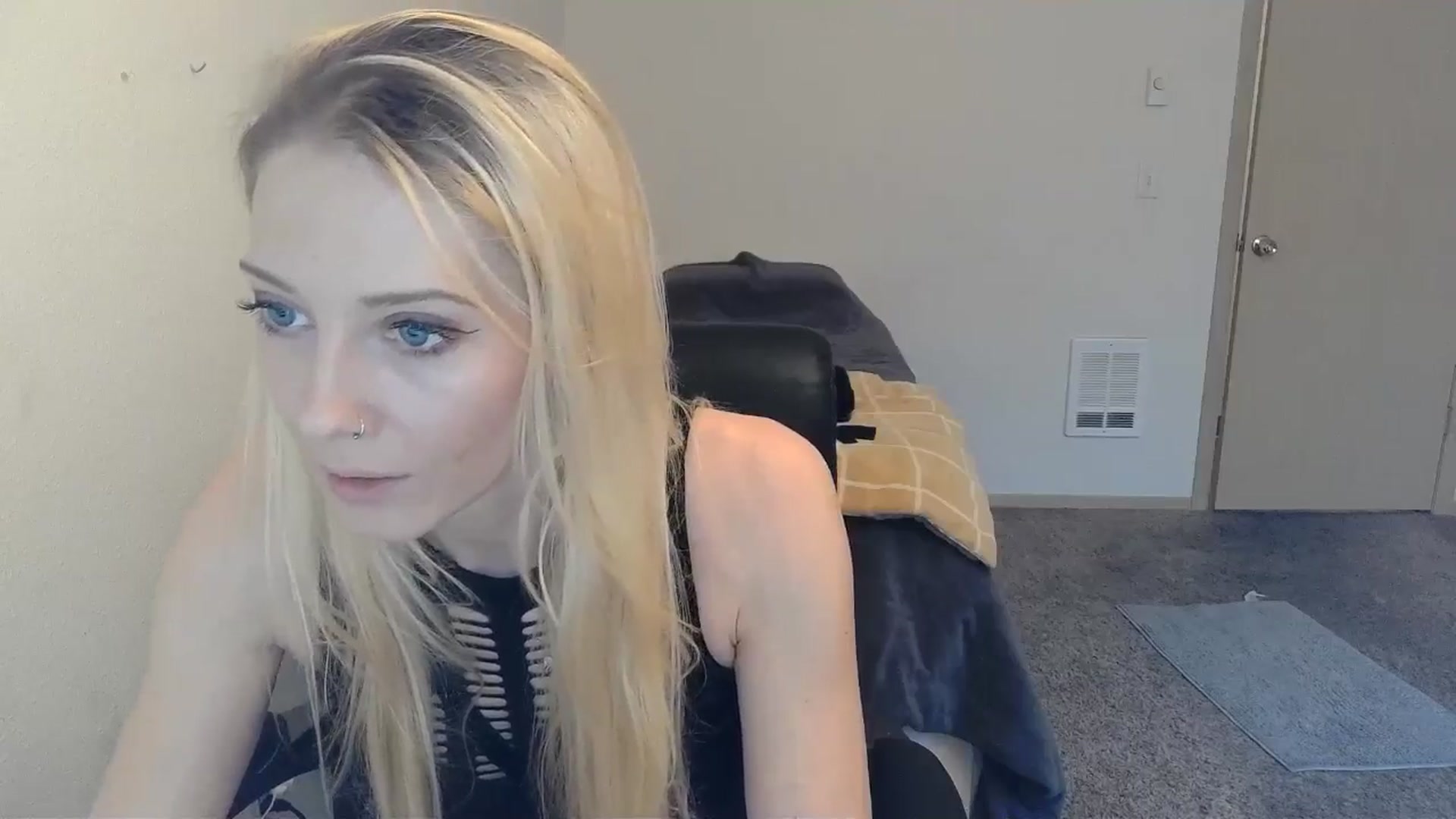 Gallery image thumbnail from Leeleigh1's myfreecams stream on, 02/23/2025, 23:32 image 17 of 20