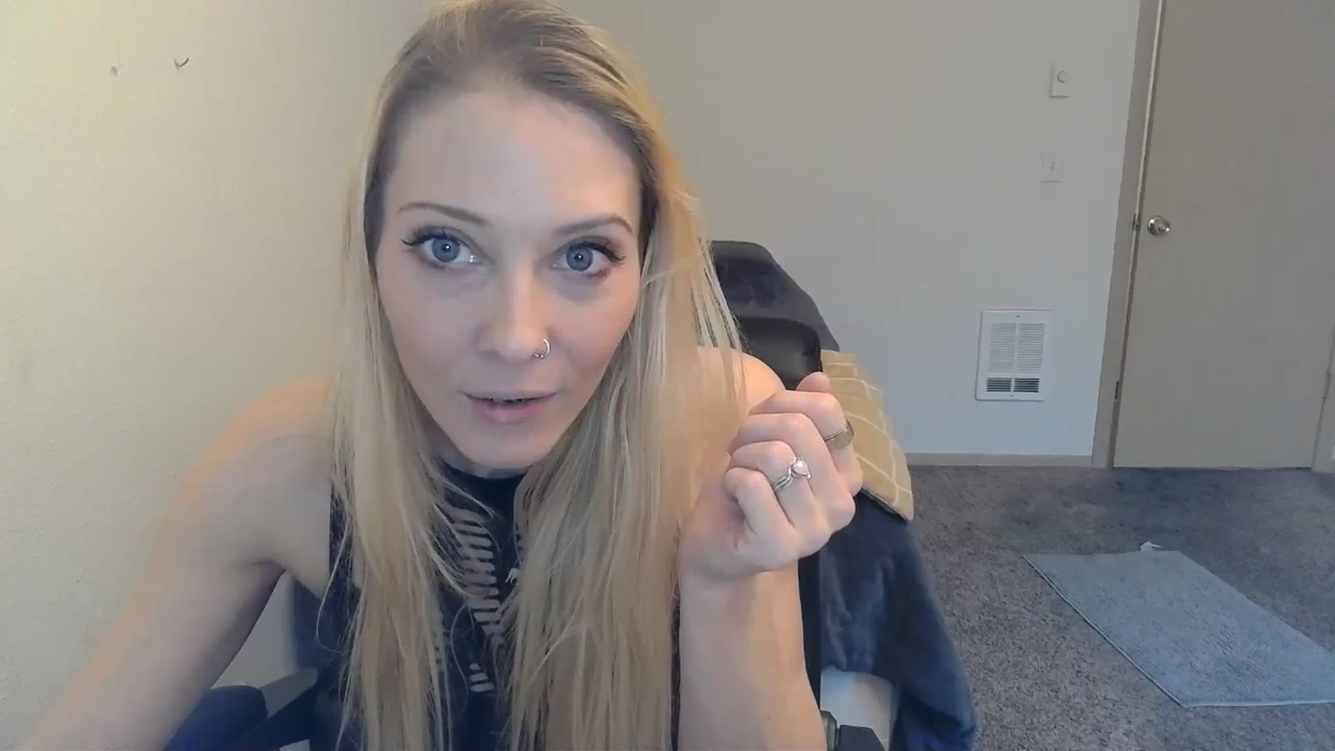 Gallery image thumbnail from Leeleigh1's myfreecams stream on, 02/23/2025, 23:32 image 18 of 20