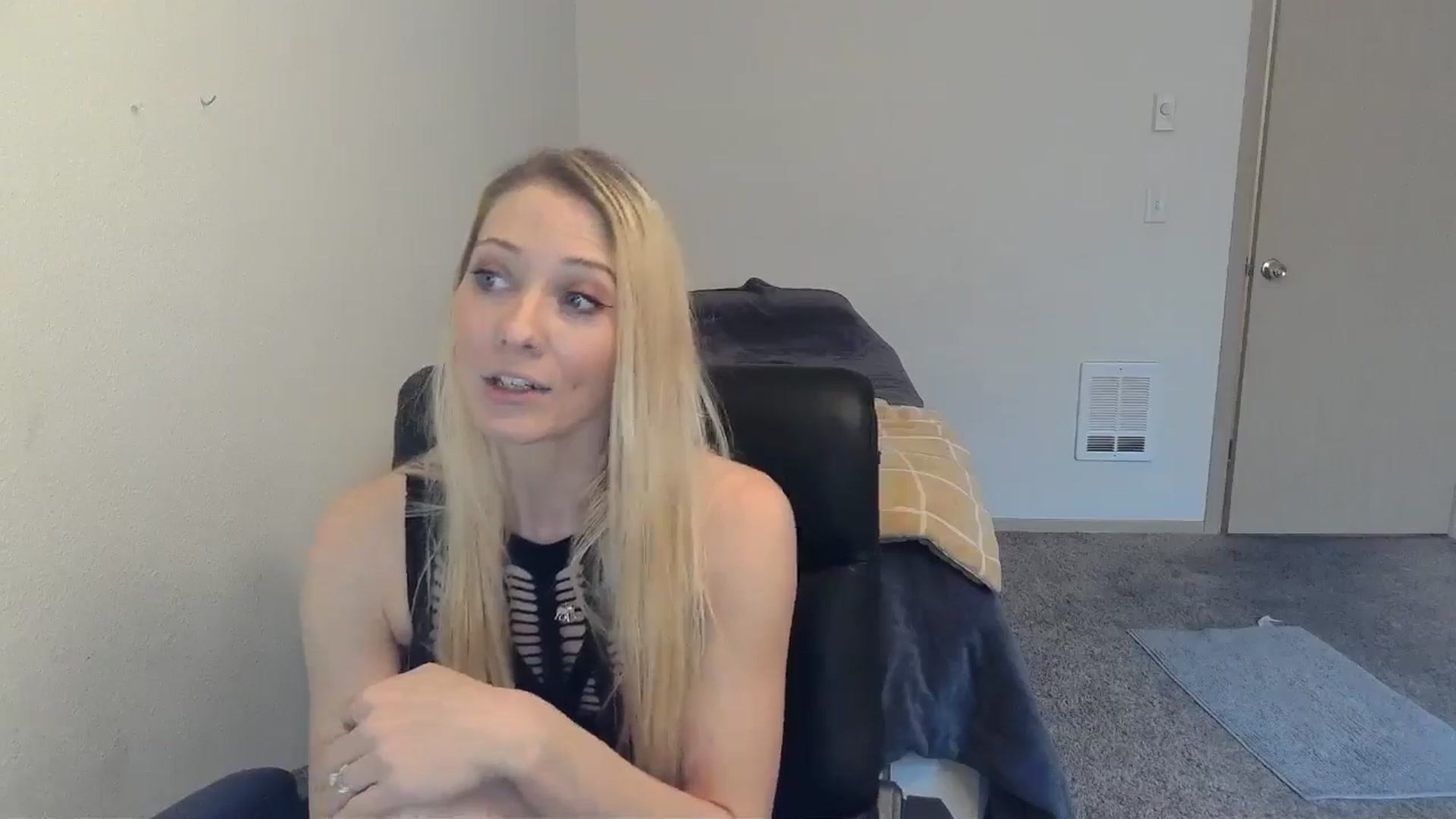 Gallery image thumbnail from Leeleigh1's myfreecams stream on, 02/23/2025, 23:32 image 7 of 20