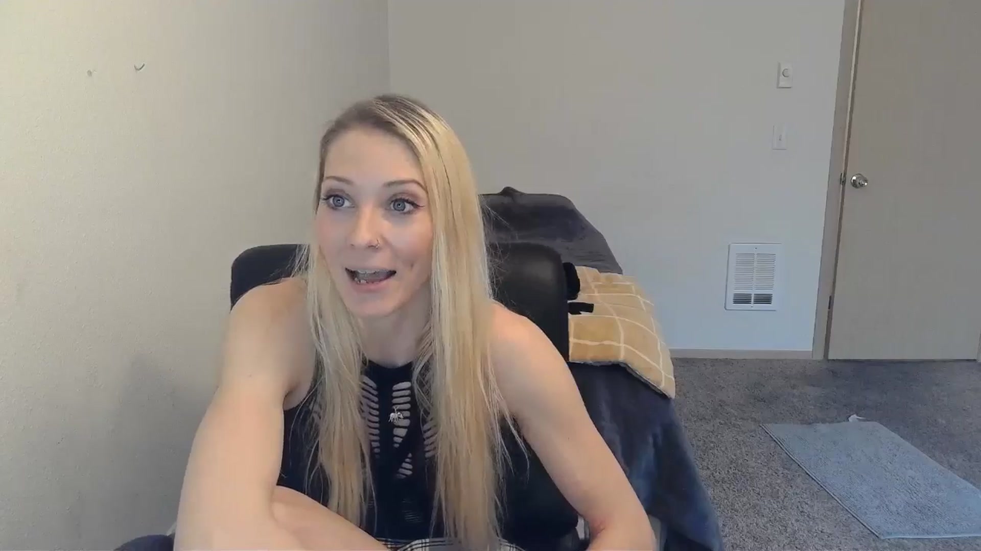 Gallery image thumbnail from Leeleigh1's myfreecams stream on, 02/23/2025, 23:32 image 6 of 20