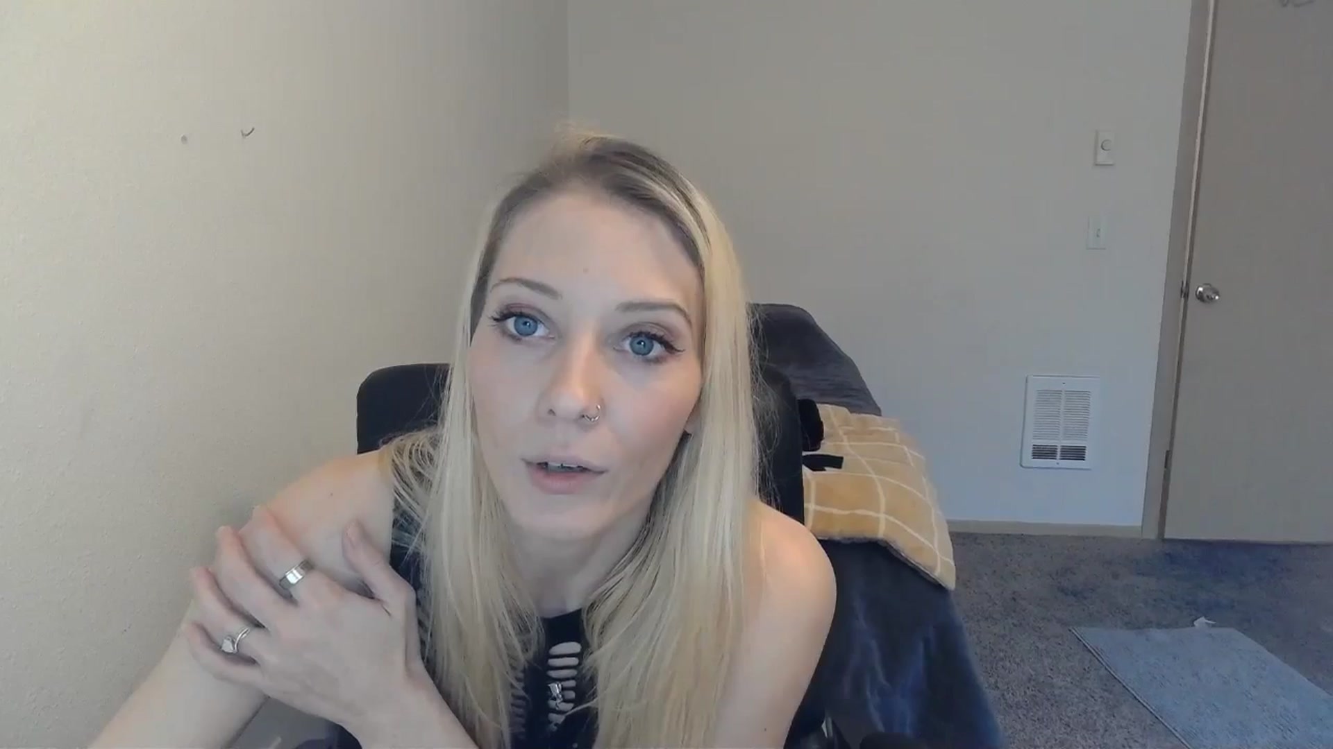 Gallery image thumbnail from Leeleigh1's myfreecams stream on, 02/23/2025, 23:32 image 15 of 20