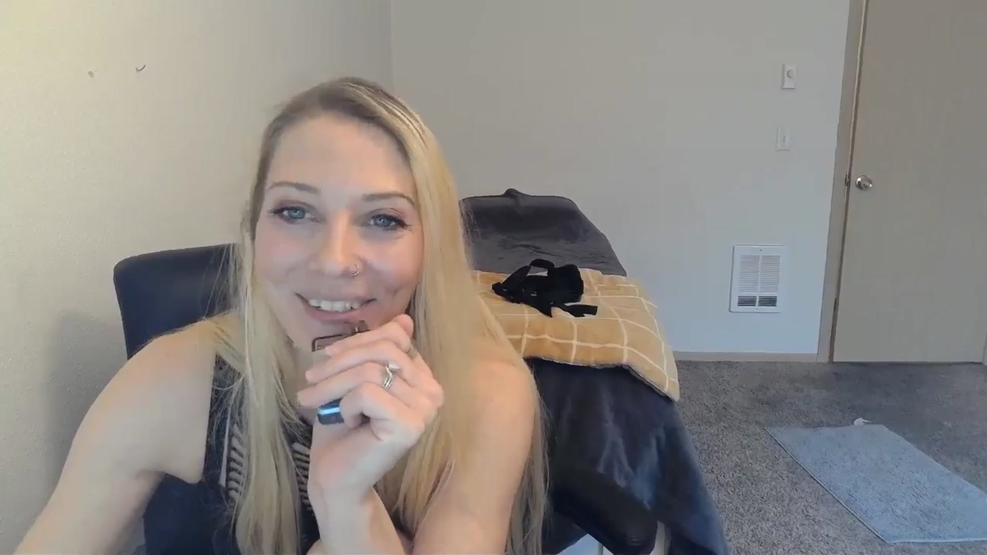 Gallery image thumbnail from Leeleigh1's myfreecams stream on, 02/23/2025, 23:32 image 2 of 20