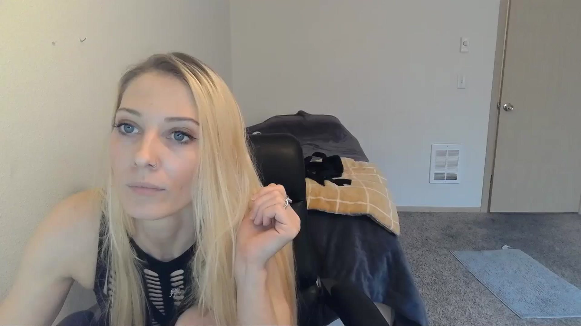 Gallery image thumbnail from Leeleigh1's myfreecams stream on, 02/23/2025, 23:32 image 1 of 20