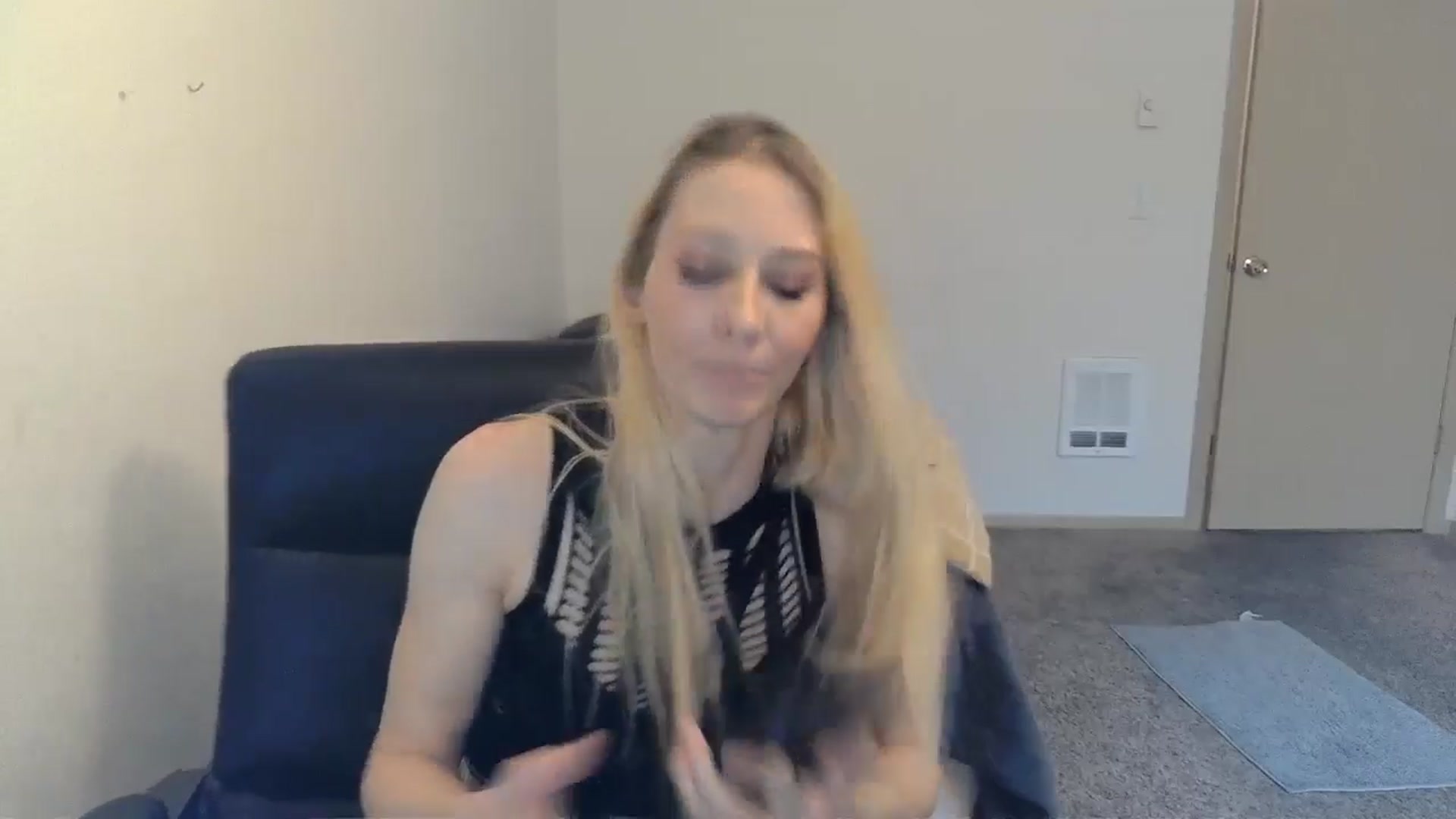 Gallery image thumbnail from Leeleigh1's myfreecams stream on, 02/24/2025, 24:43 image 5 of 20