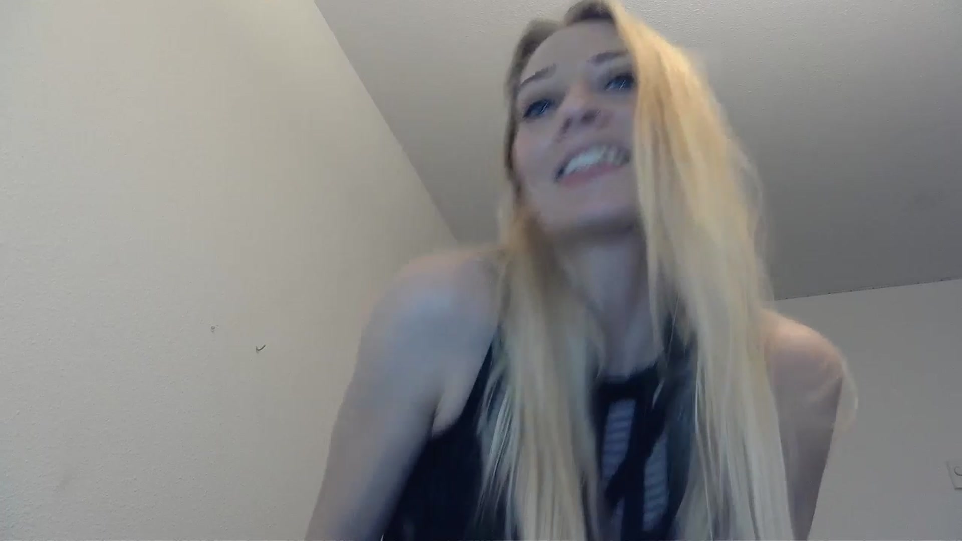 Gallery image thumbnail from Leeleigh1's myfreecams stream on, 02/24/2025, 24:43 image 8 of 20