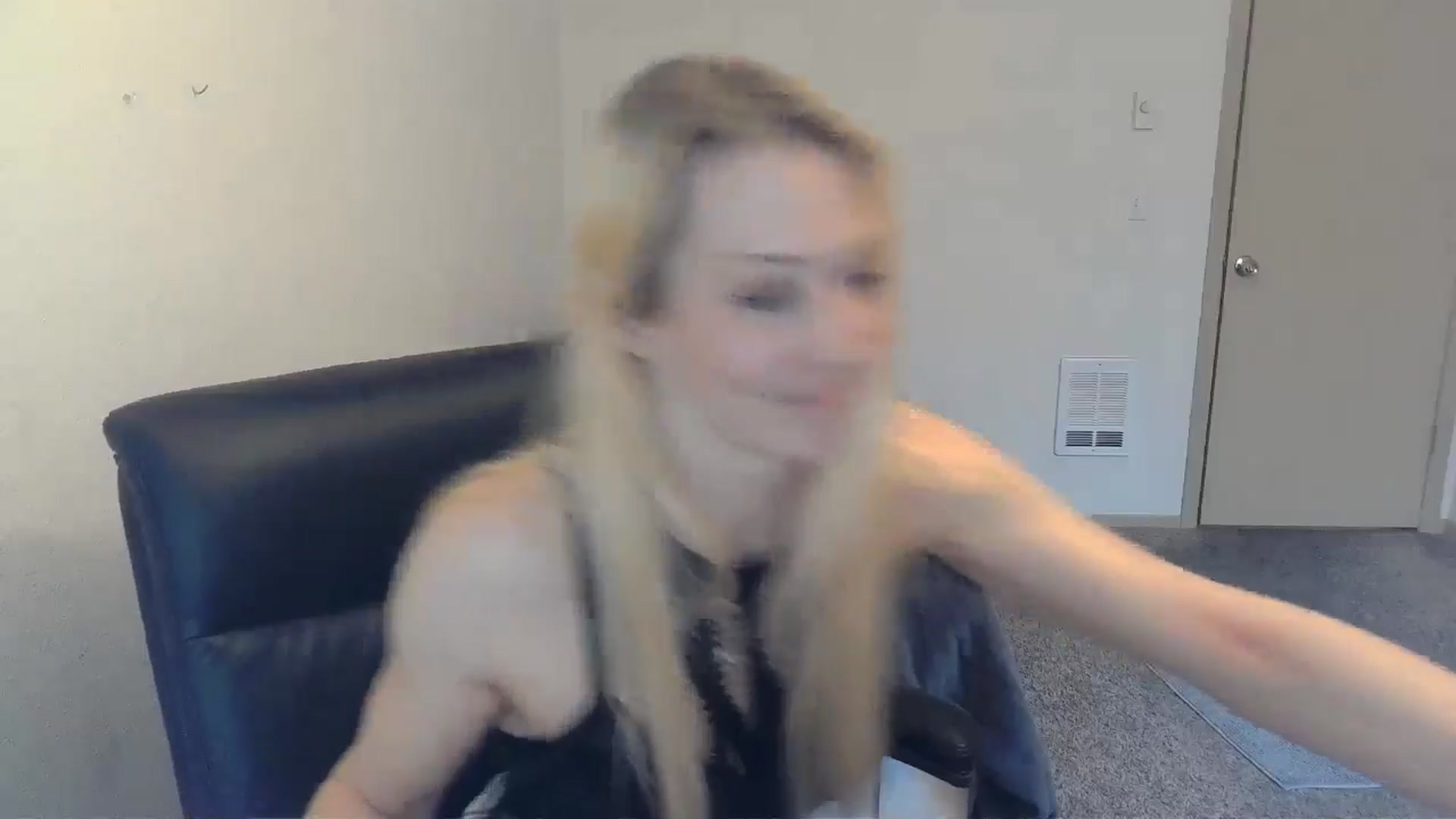 Gallery image thumbnail from Leeleigh1's myfreecams stream on, 02/24/2025, 24:43 image 3 of 20