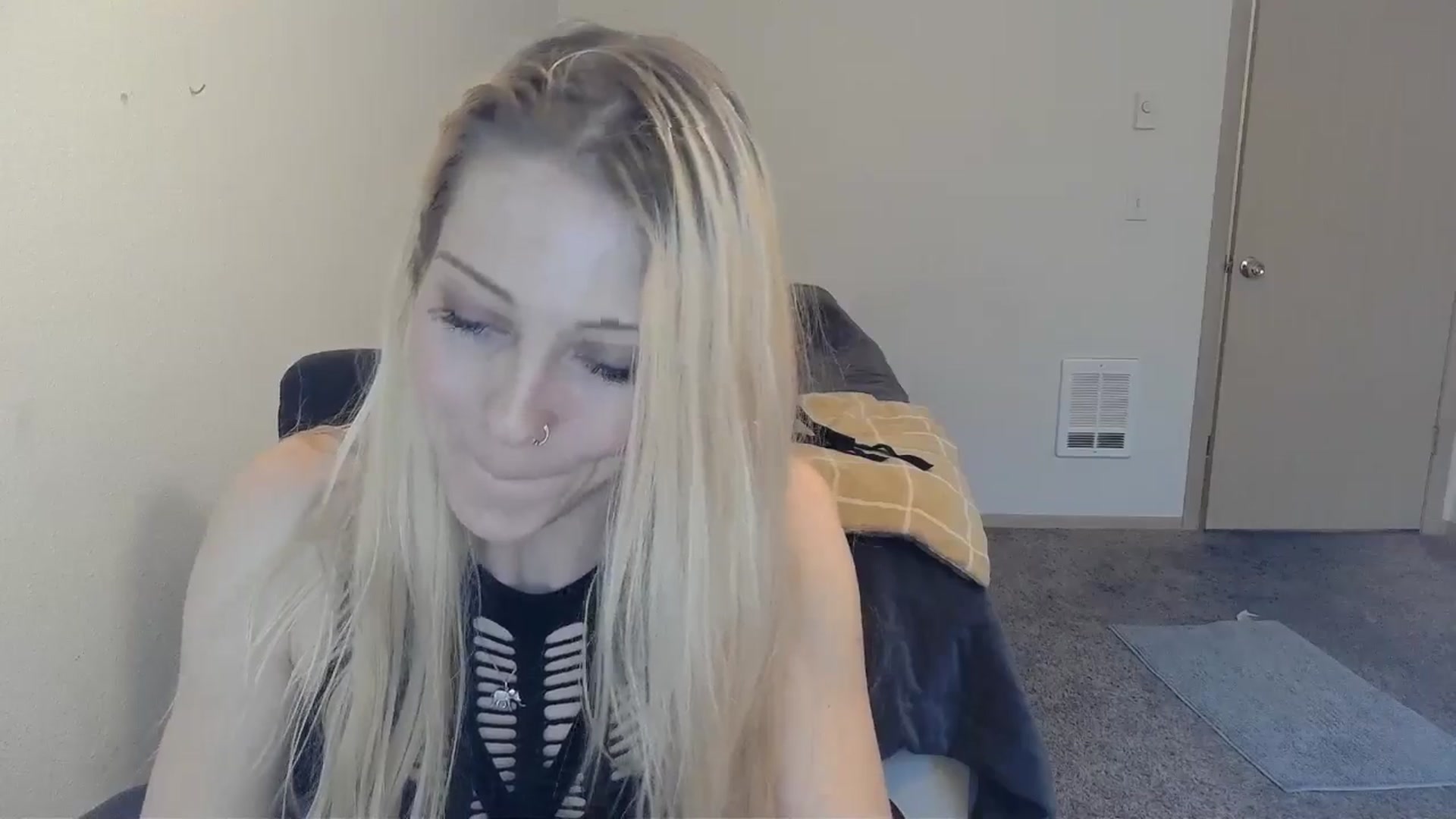 Gallery image thumbnail from Leeleigh1's myfreecams stream on, 02/24/2025, 24:43 image 7 of 20