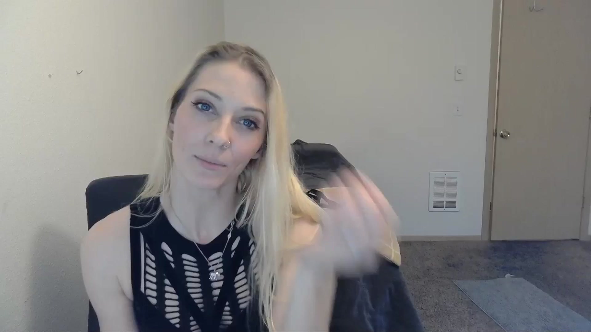 Gallery image thumbnail from Leeleigh1's myfreecams stream on, 02/24/2025, 24:43 image 10 of 20