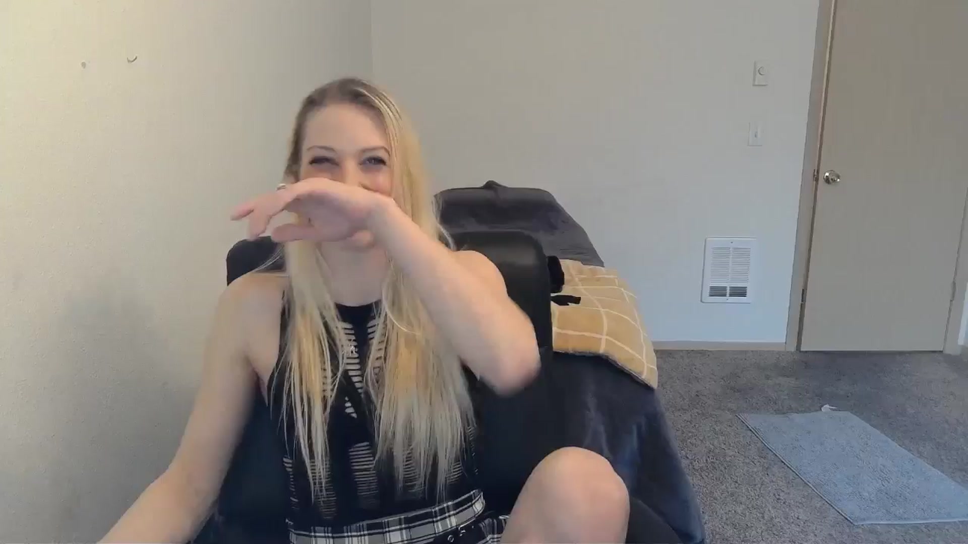 Gallery image thumbnail from Leeleigh1's myfreecams stream on, 02/24/2025, 24:43 image 1 of 20