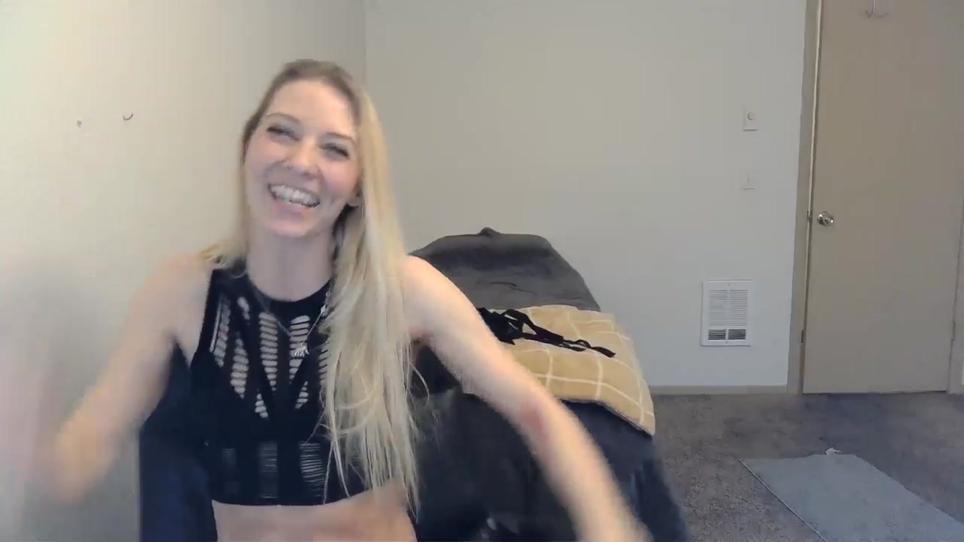 Gallery image thumbnail from Leeleigh1's myfreecams stream on, 02/24/2025, 24:43 image 11 of 20