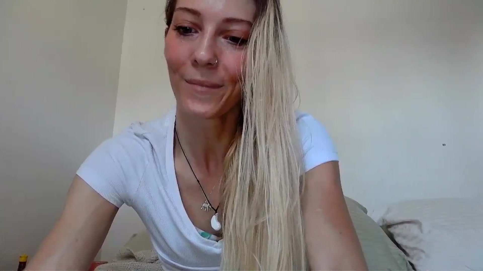 Gallery image thumbnail from Leeleigh1's myfreecams stream on, 08/24/2025, 17:31 image 9 of 20