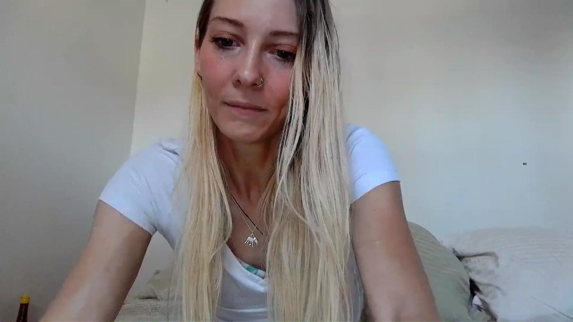 Gallery image thumbnail from Leeleigh1's myfreecams stream on, 08/24/2025, 17:31 image 4 of 20