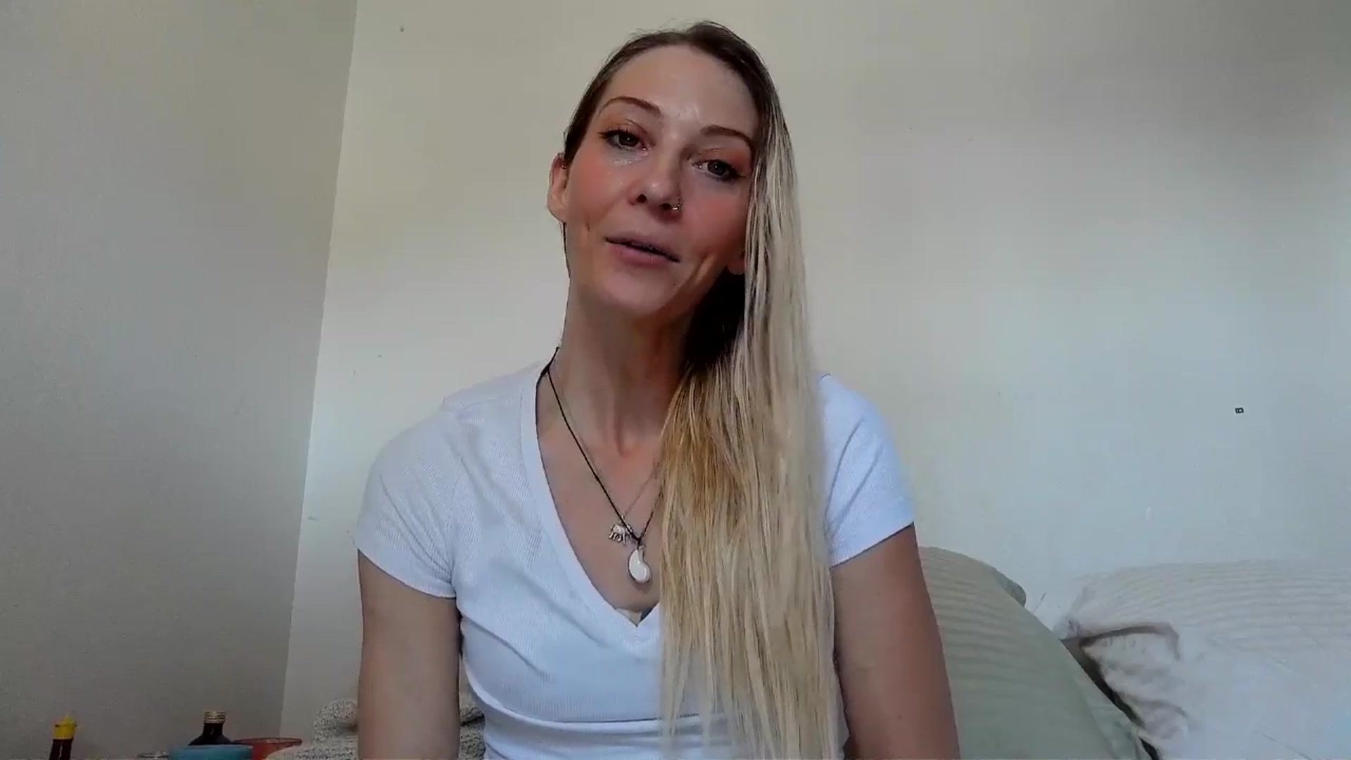 Gallery image thumbnail from Leeleigh1's myfreecams stream on, 08/24/2025, 17:31 image 7 of 20