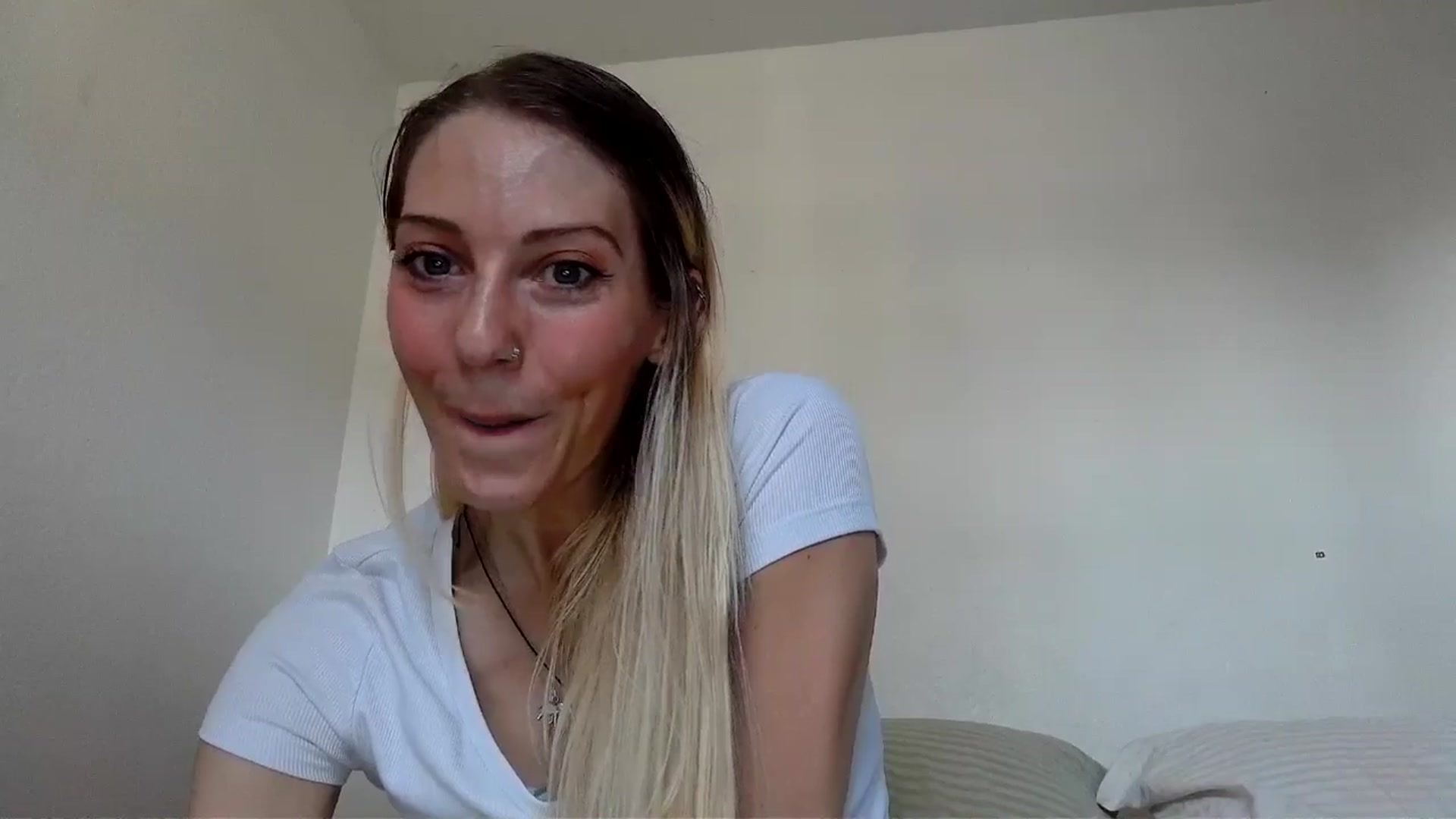Gallery image thumbnail from Leeleigh1's myfreecams stream on, 08/24/2025, 17:31 image 17 of 20