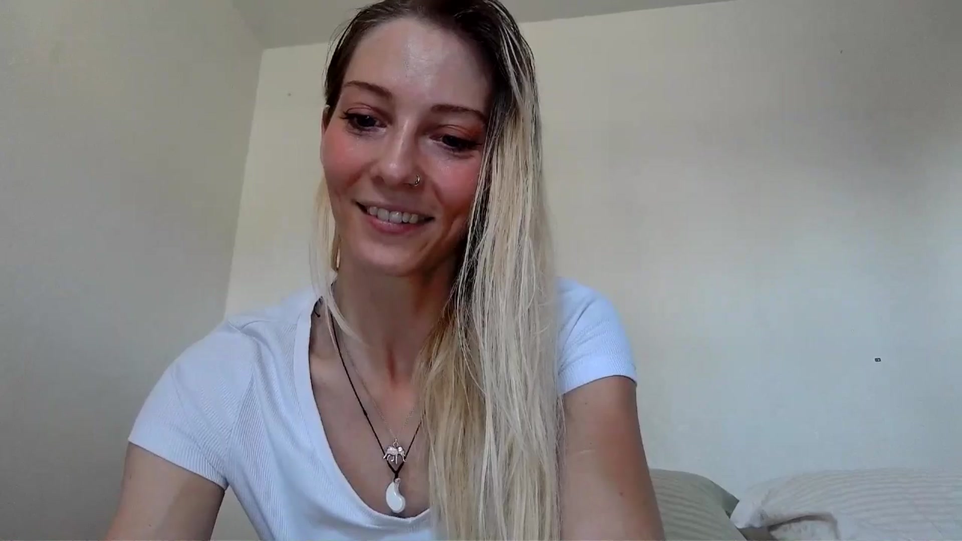 Gallery image thumbnail from Leeleigh1's myfreecams stream on, 08/24/2025, 17:31 image 12 of 20