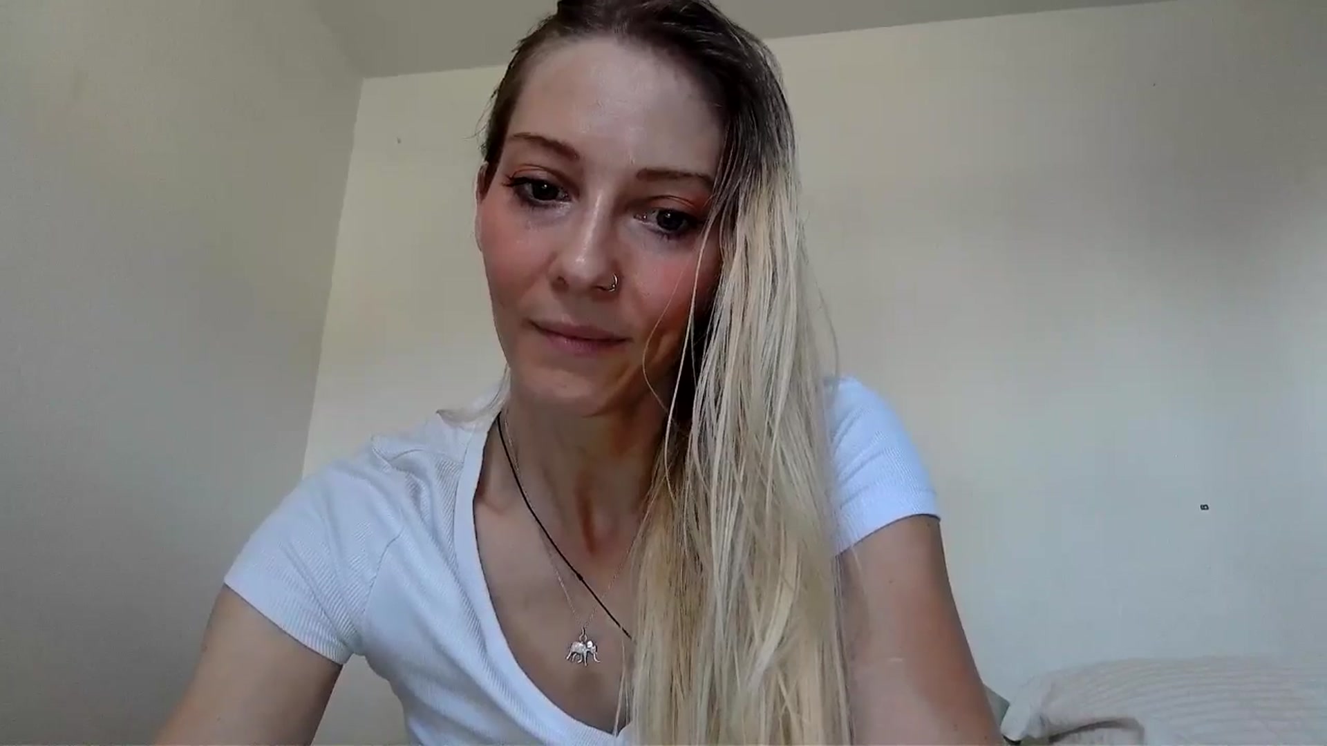 Gallery image thumbnail from Leeleigh1's myfreecams stream on, 08/24/2025, 17:31 image 18 of 20