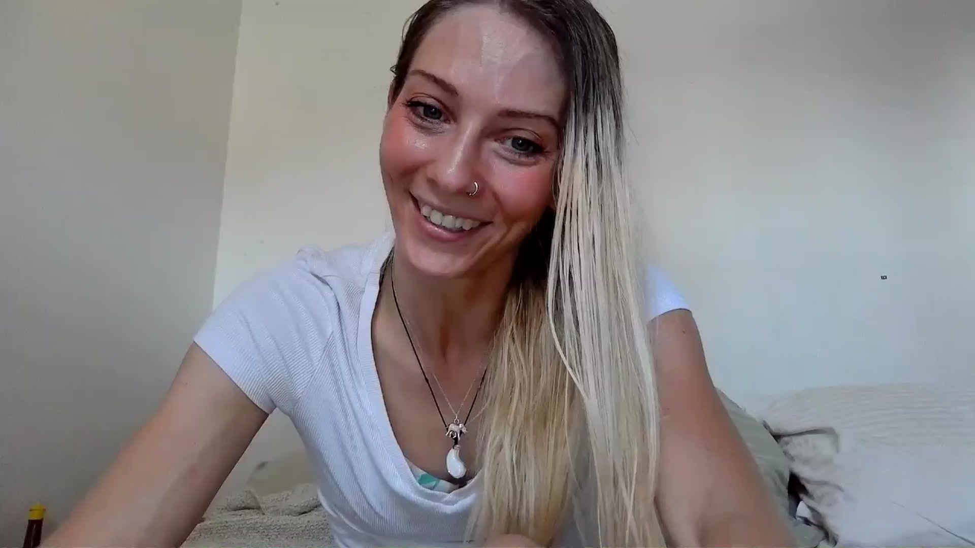 Gallery image thumbnail from Leeleigh1's myfreecams stream on, 08/24/2025, 17:31 image 1 of 20