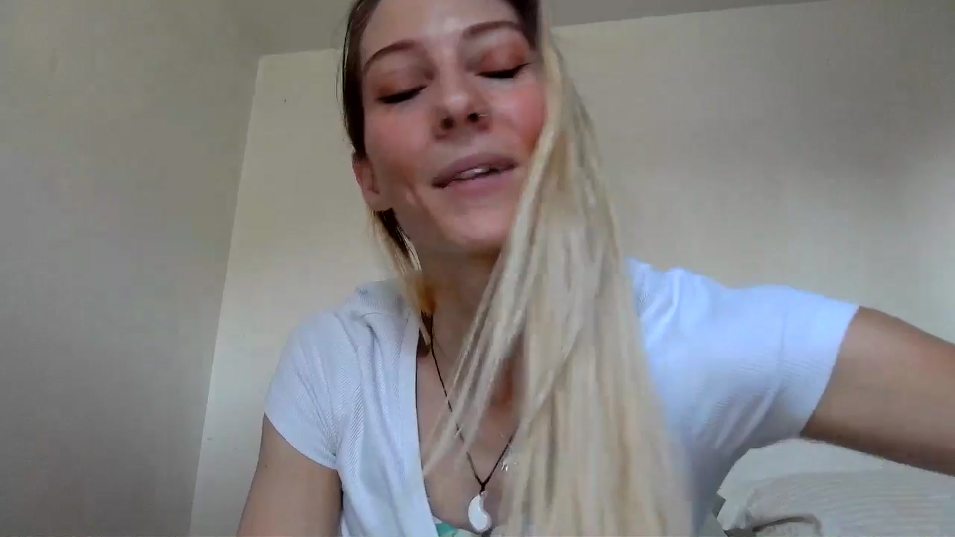Gallery image thumbnail from Leeleigh1's myfreecams stream on, 08/24/2025, 17:31 image 16 of 20