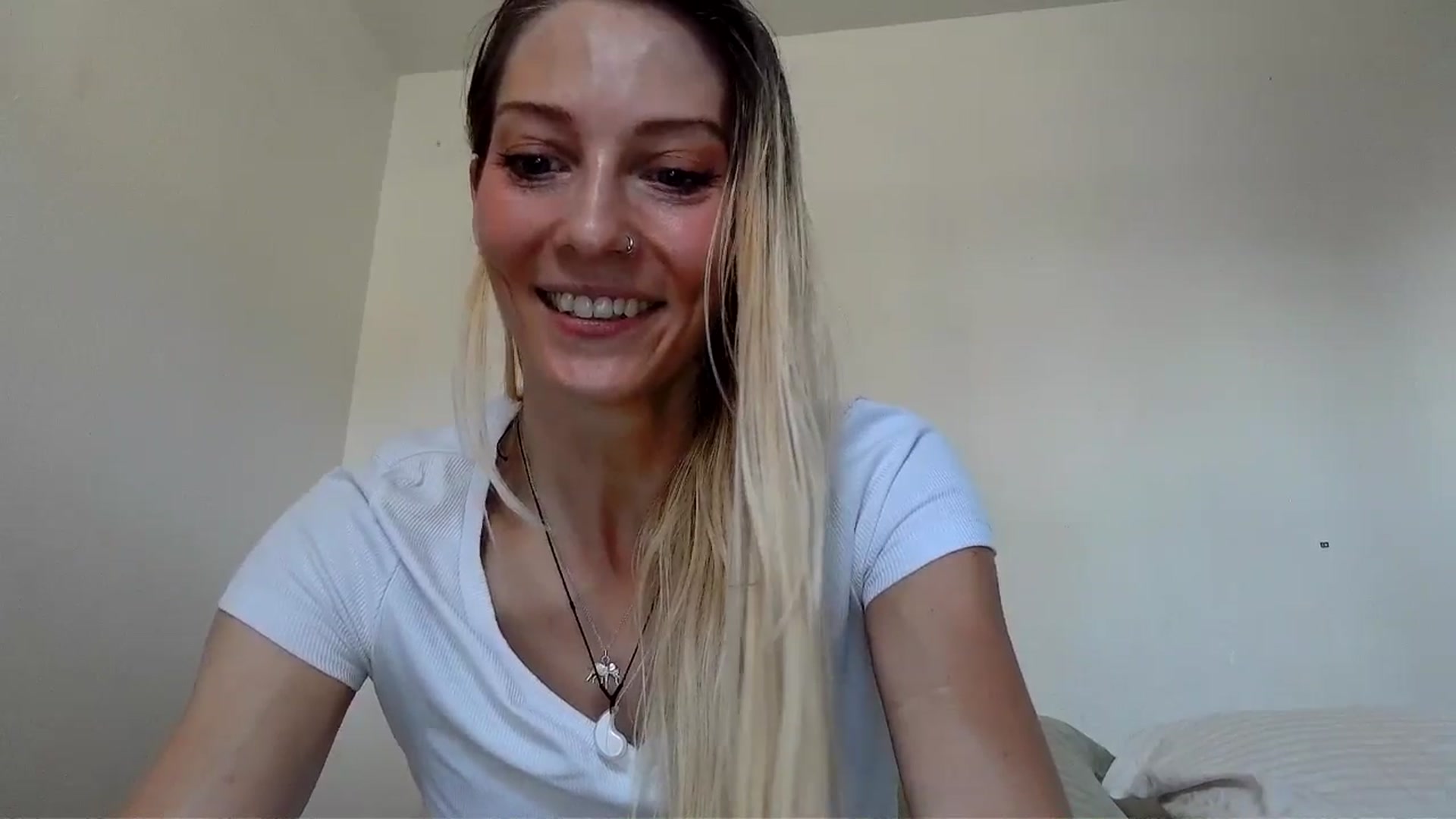 Gallery image thumbnail from Leeleigh1's myfreecams stream on, 08/24/2025, 17:31 image 11 of 20