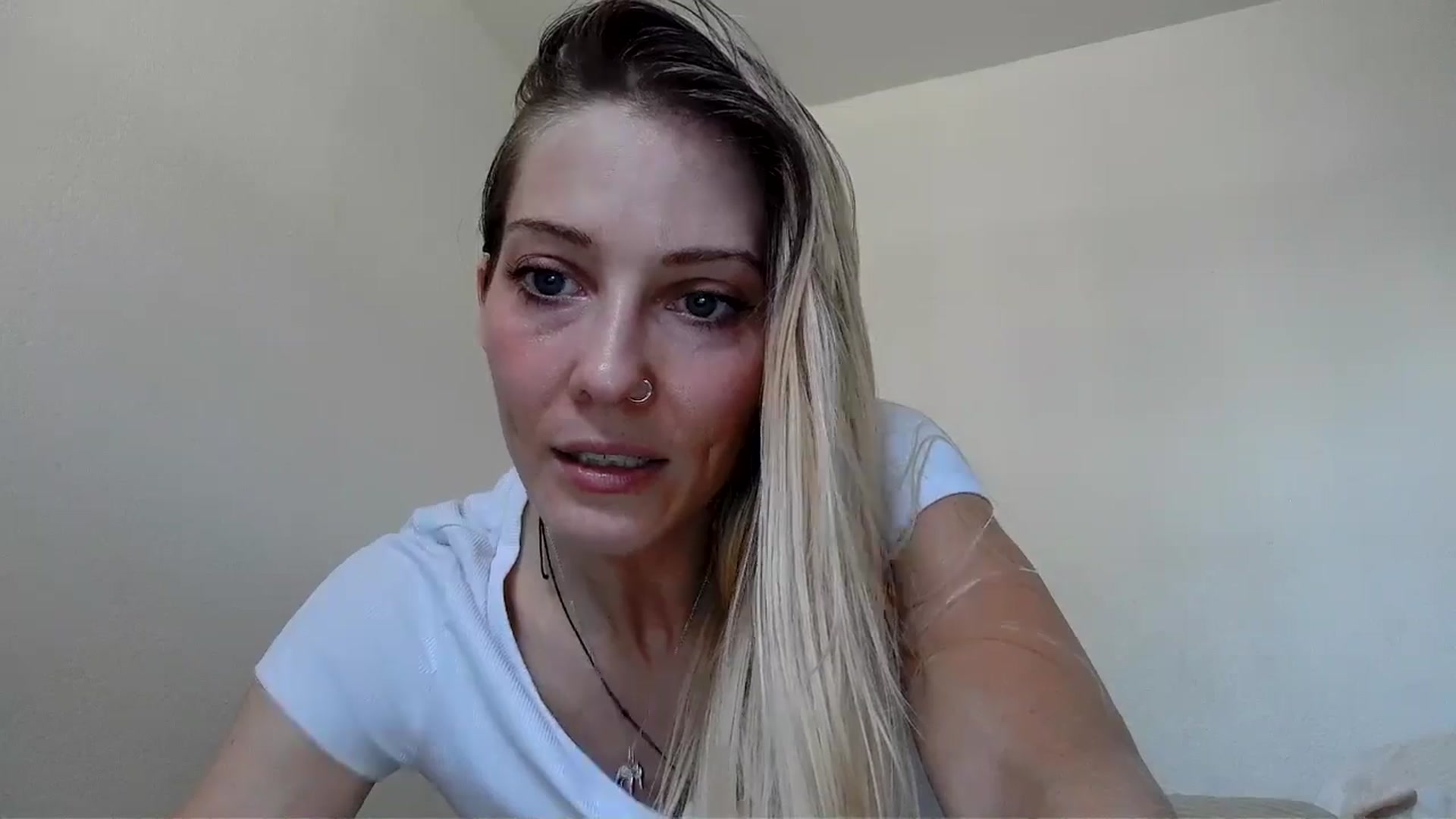 Gallery image thumbnail from Leeleigh1's myfreecams stream on, 08/24/2025, 19:37 image 5 of 20