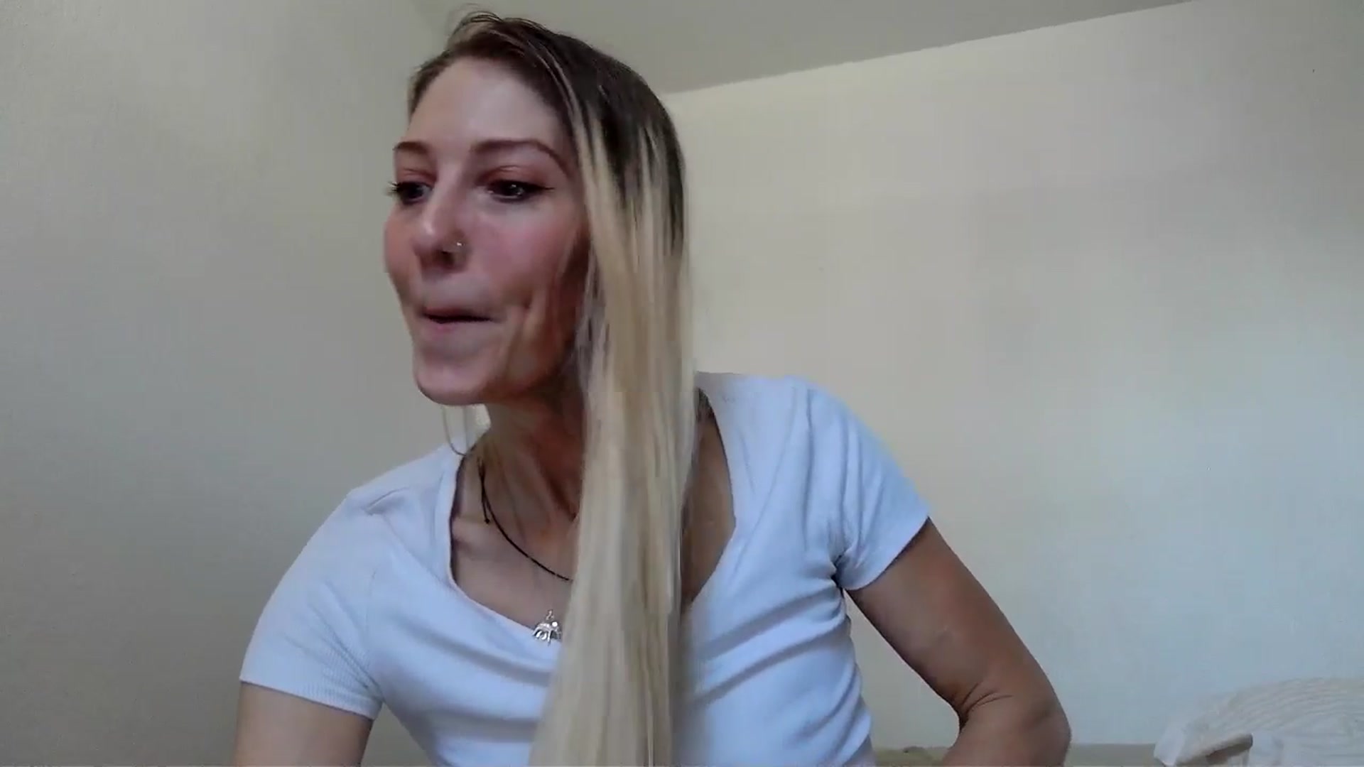 Gallery image thumbnail from Leeleigh1's myfreecams stream on, 08/24/2025, 19:37 image 7 of 20