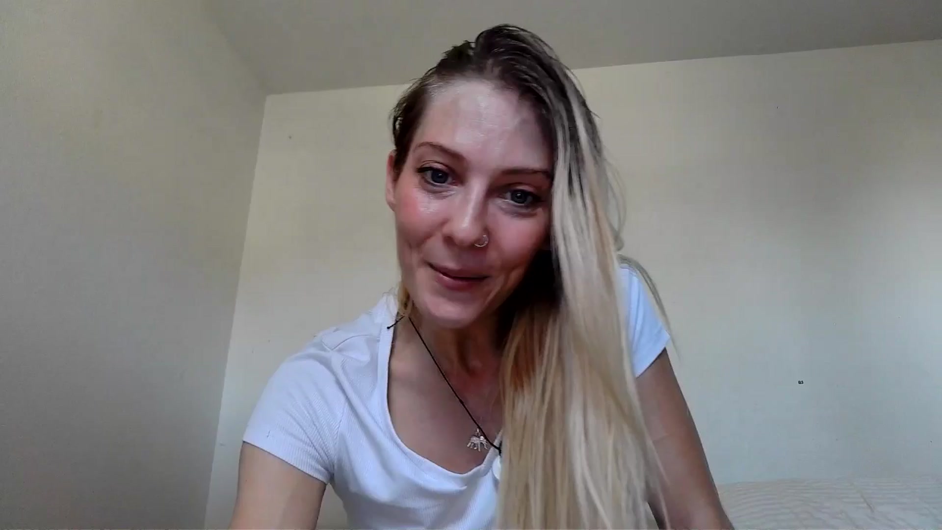 Gallery image thumbnail from Leeleigh1's myfreecams stream on, 08/24/2025, 19:37 image 11 of 20