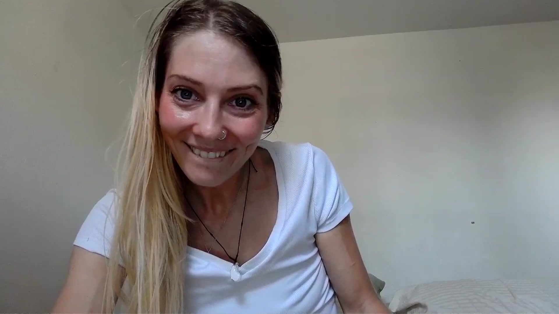 Gallery image thumbnail from Leeleigh1's myfreecams stream on, 08/24/2025, 19:37 image 13 of 20