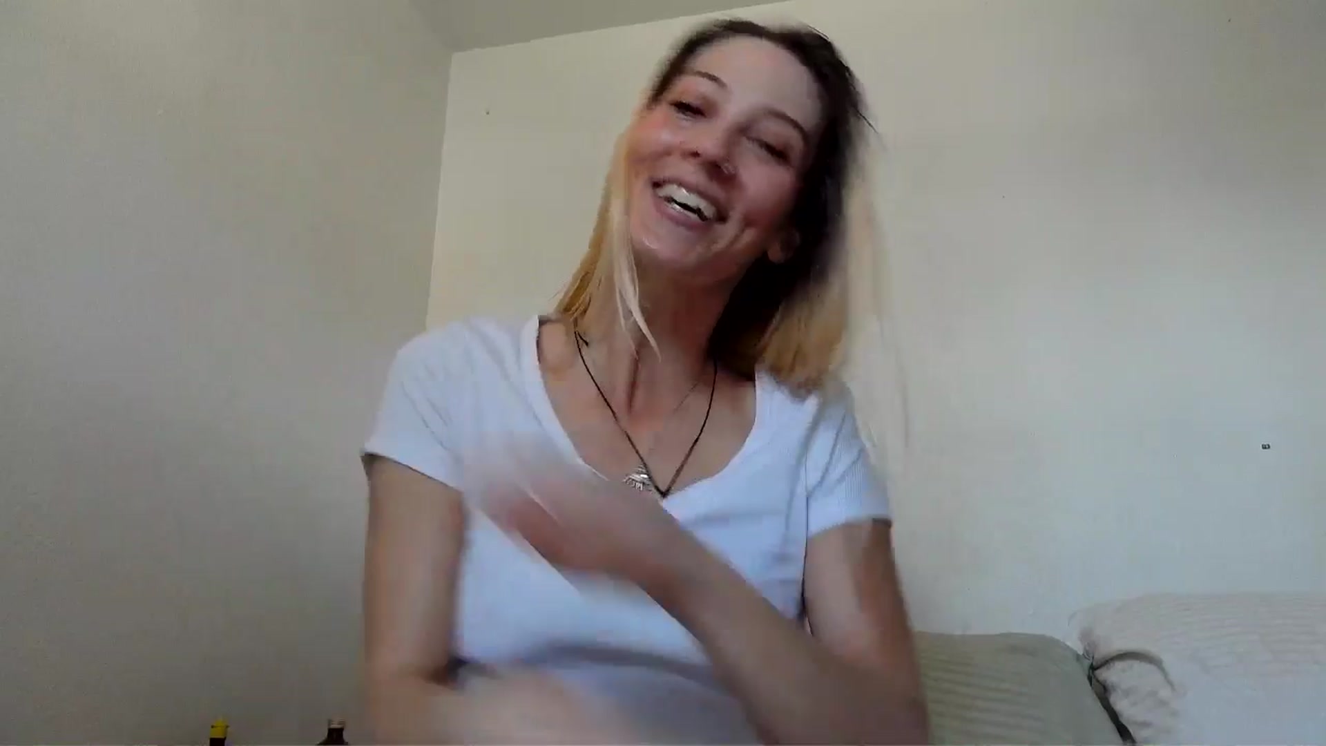 Gallery image thumbnail from Leeleigh1's myfreecams stream on, 08/24/2025, 19:37 image 4 of 20