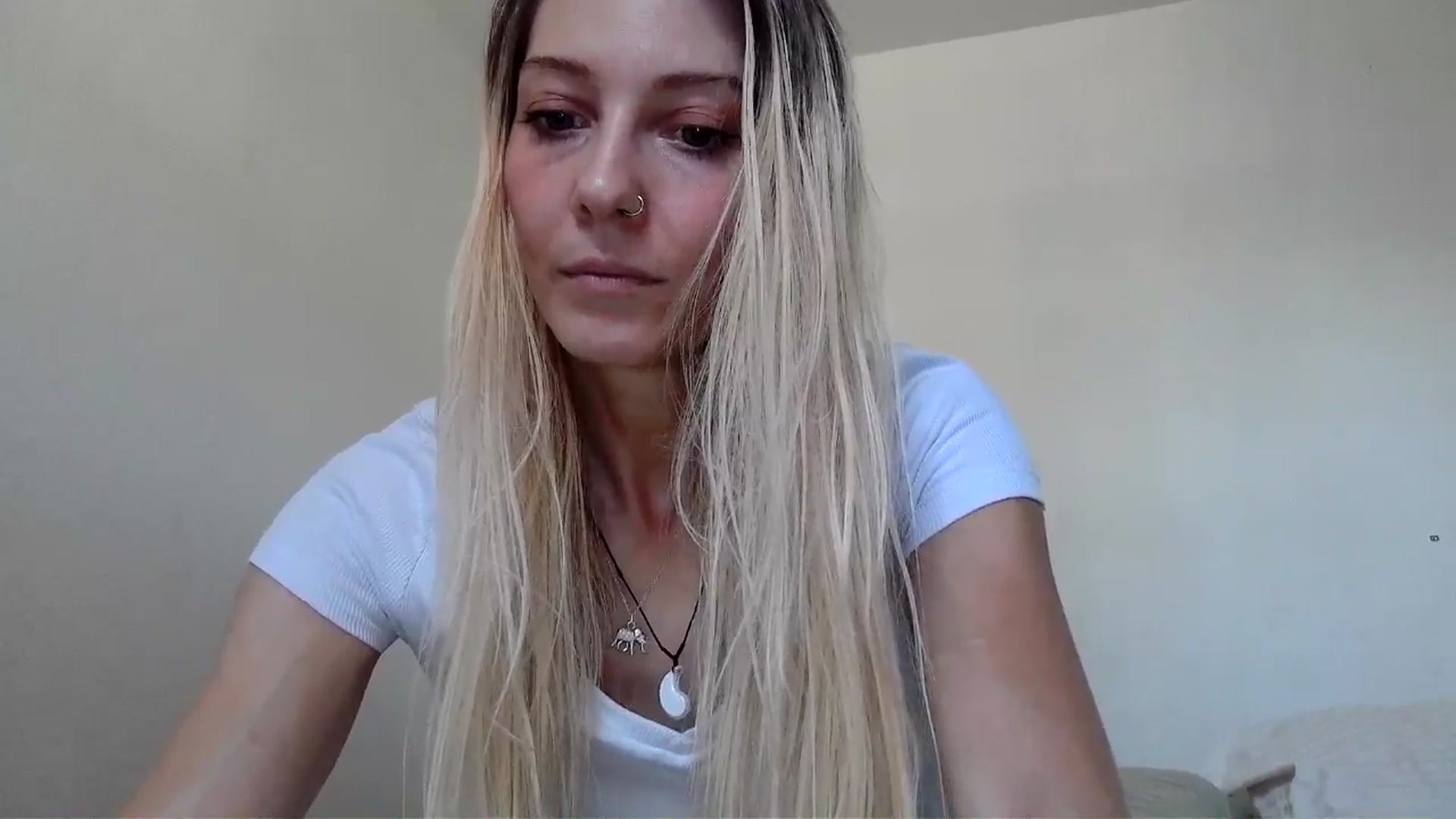 Gallery image thumbnail from Leeleigh1's myfreecams stream on, 08/24/2025, 19:37 image 6 of 20