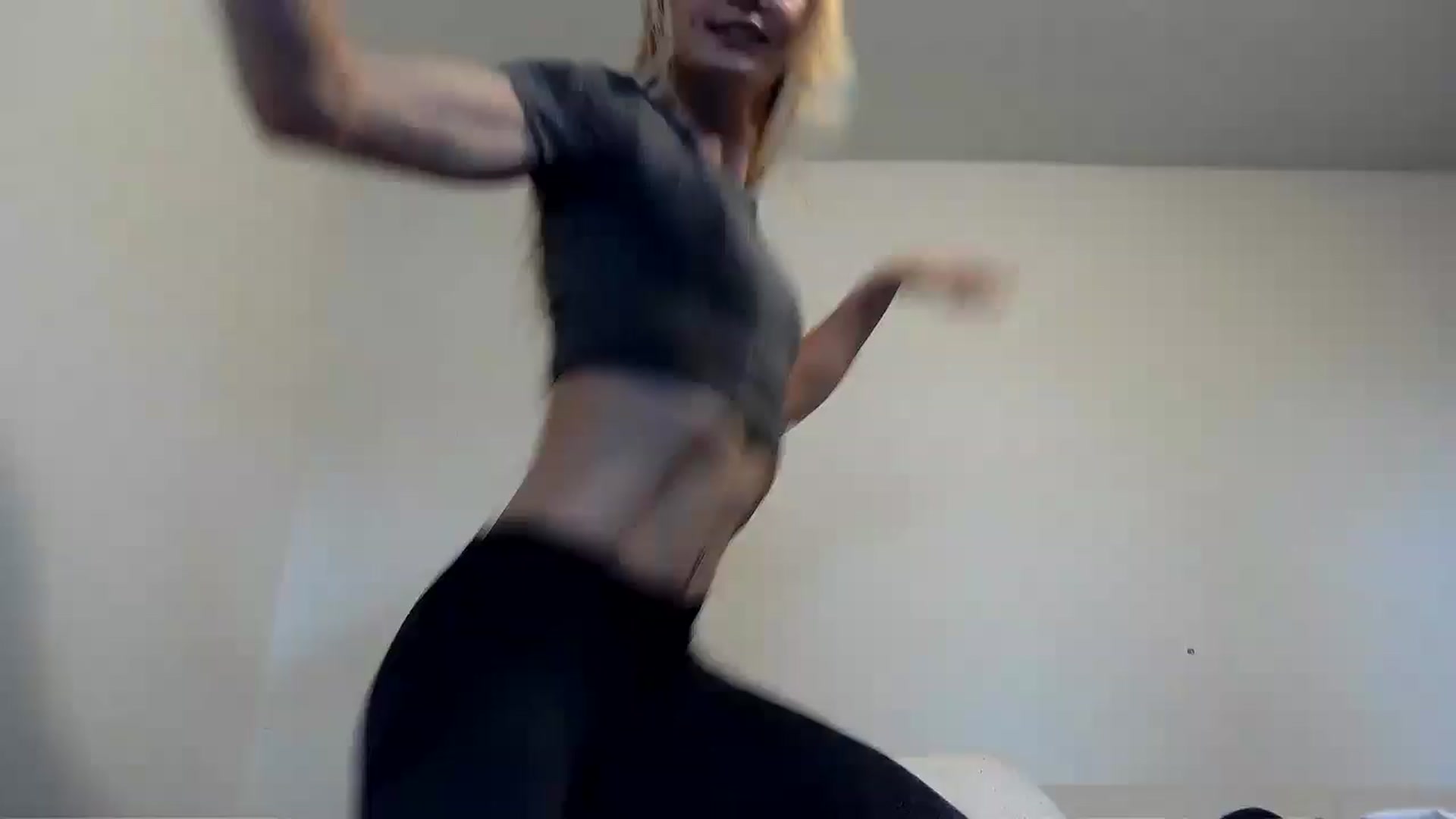 Gallery image thumbnail from Leeleigh1's myfreecams stream on, 08/24/2025, 22:32 image 19 of 20