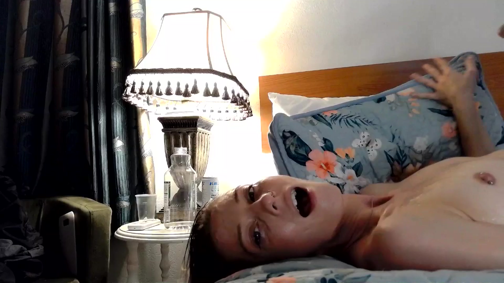 Gallery image thumbnail from Leeleigh1's myfreecams stream on, 10/16/2025, 01:52 image 17 of 20