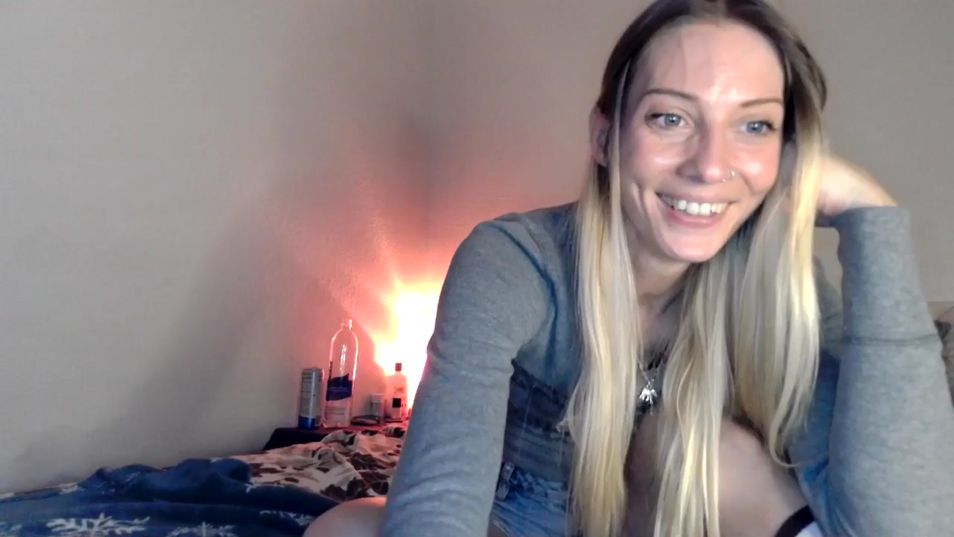 Gallery image thumbnail from Leeleigh1's myfreecams stream on, 10/17/2025, 02:14 image 16 of 20