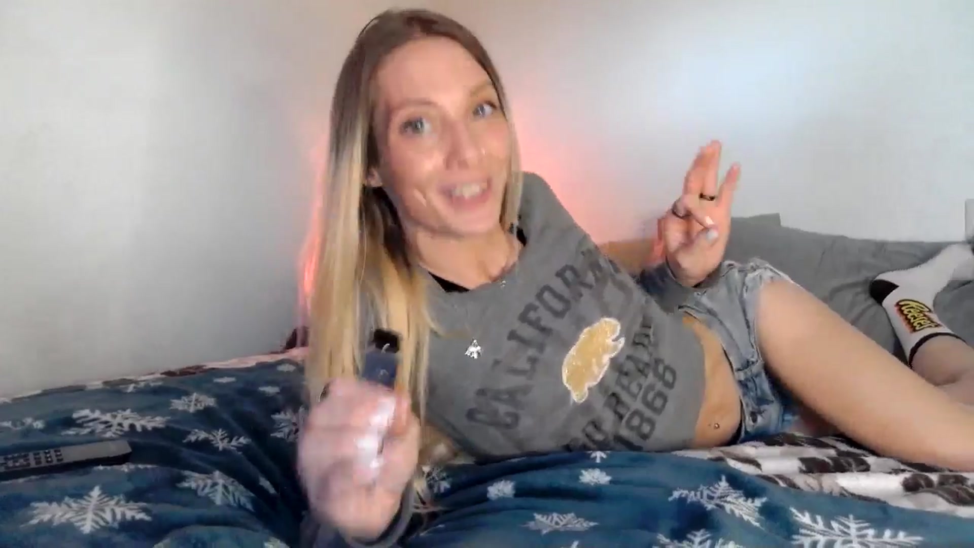Gallery image thumbnail from Leeleigh1's myfreecams stream on, 10/17/2025, 02:14 image 8 of 20