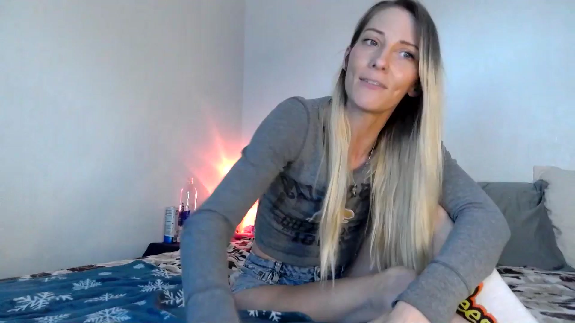 Gallery image thumbnail from Leeleigh1's myfreecams stream on, 10/17/2025, 02:14 image 3 of 20