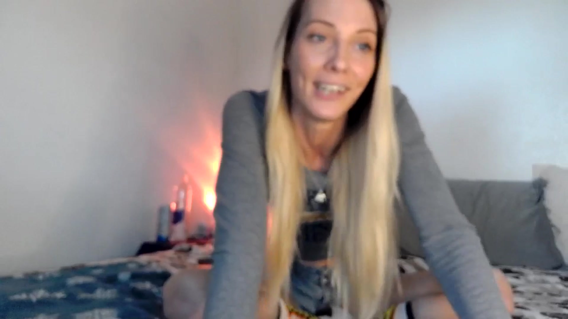 Gallery image thumbnail from Leeleigh1's myfreecams stream on, 10/17/2025, 02:14 image 5 of 20