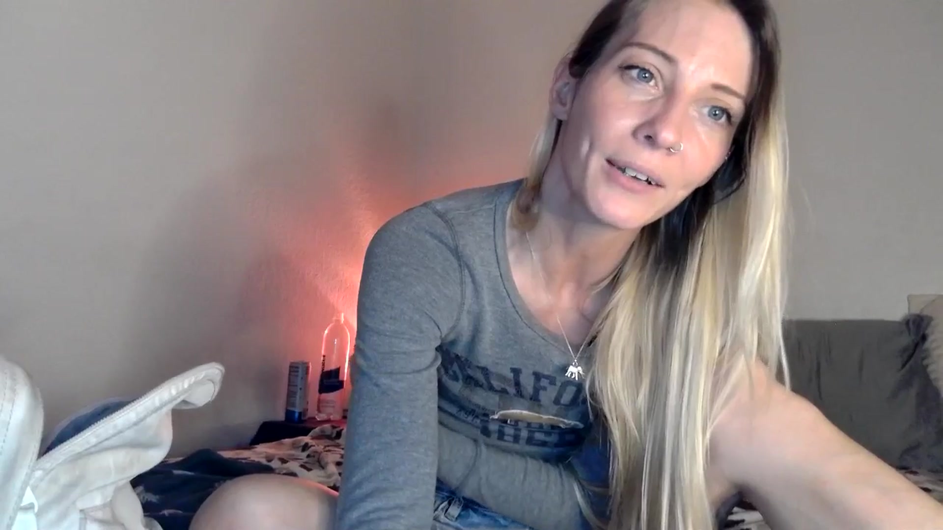 Gallery image thumbnail from Leeleigh1's myfreecams stream on, 10/17/2025, 02:14 image 19 of 20