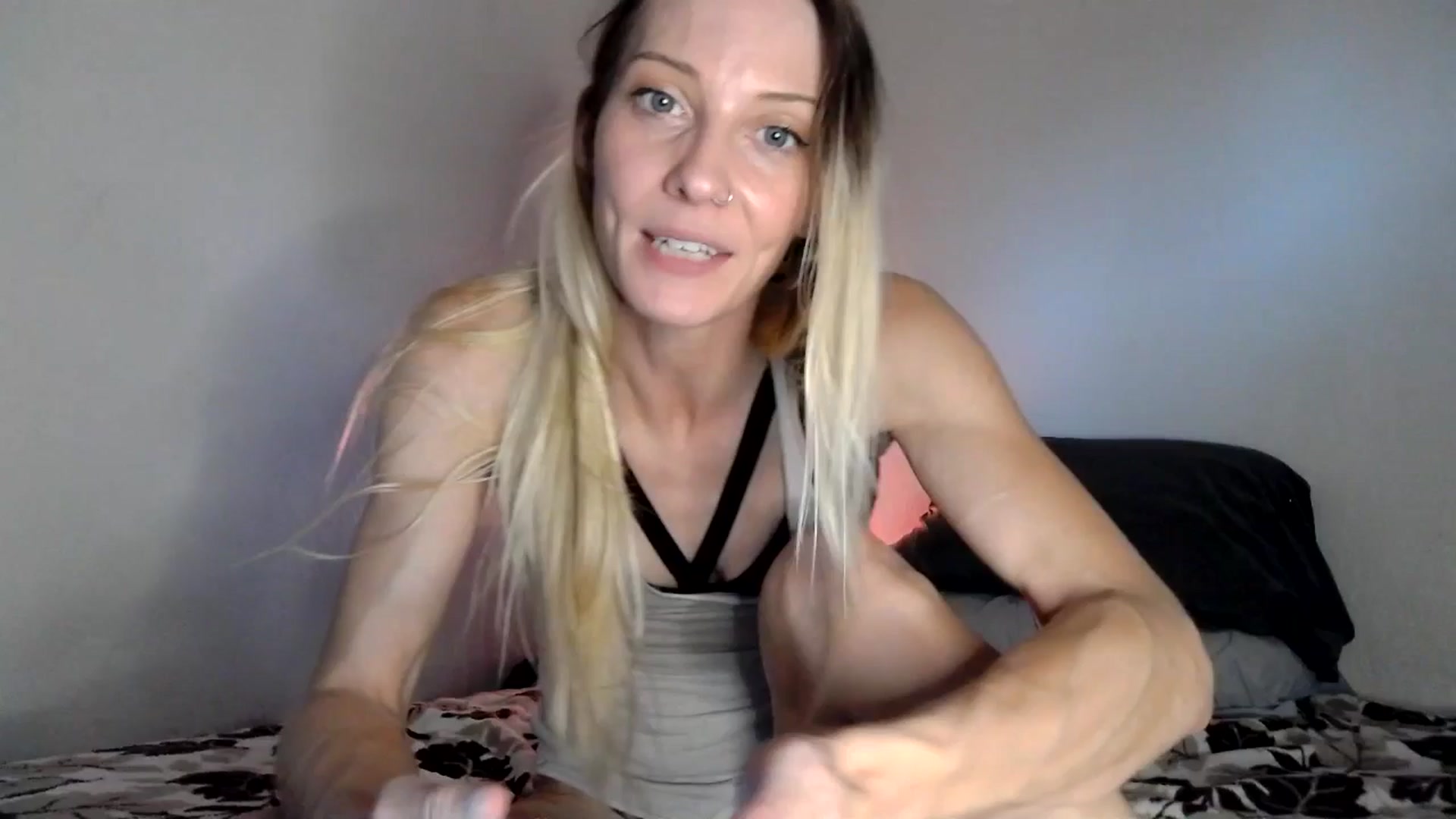 Gallery image thumbnail from Leeleigh1's myfreecams stream on, 10/22/2025, 01:29 image 5 of 20