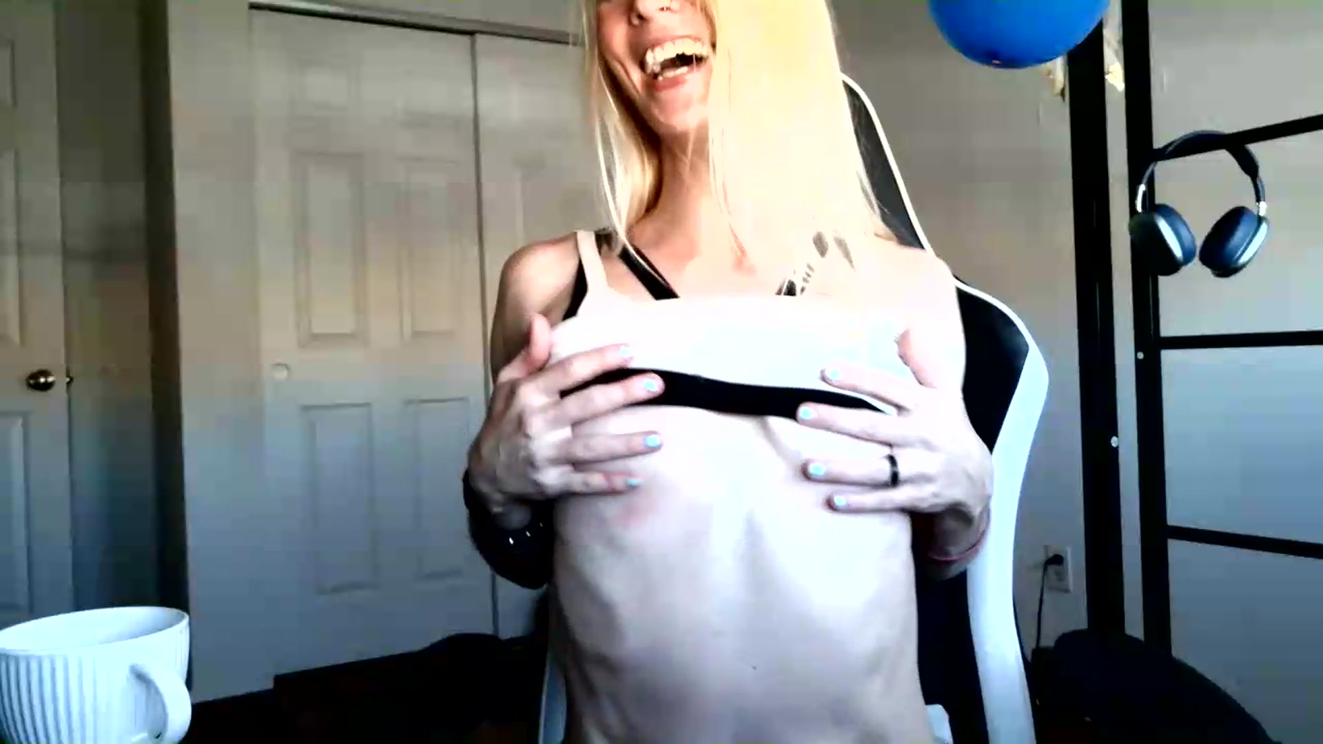 Gallery image thumbnail from Leeleigh1's myfreecams stream on, 07/04/2026, 18:25 image 7 of 20