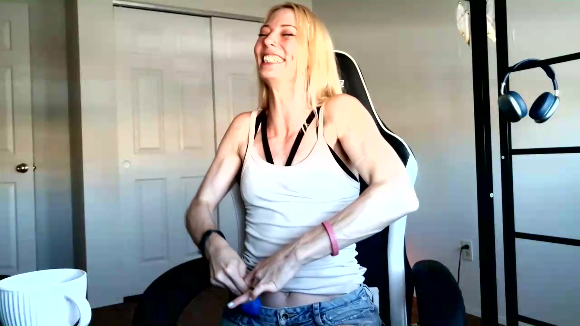 Gallery image thumbnail from Leeleigh1's myfreecams stream on, 07/04/2026, 18:25 image 3 of 20