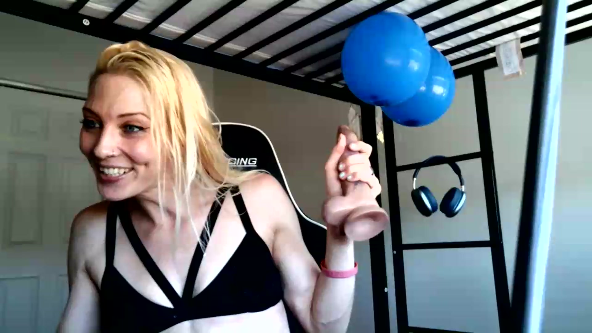 Gallery image thumbnail from Leeleigh1's myfreecams stream on, 07/04/2026, 20:57 image 19 of 20