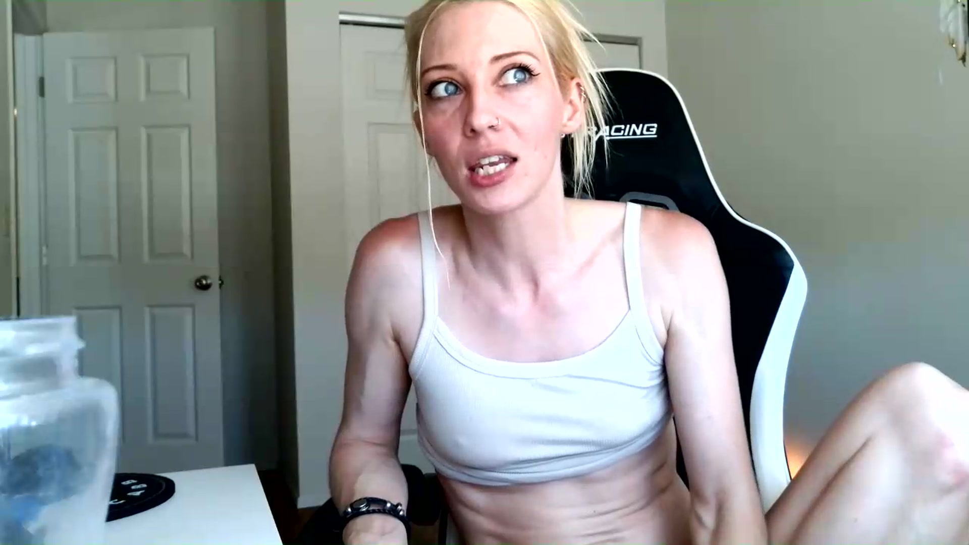 Gallery image thumbnail from Leeleigh1's myfreecams stream on, 07/04/2026, 22:36 image 17 of 20